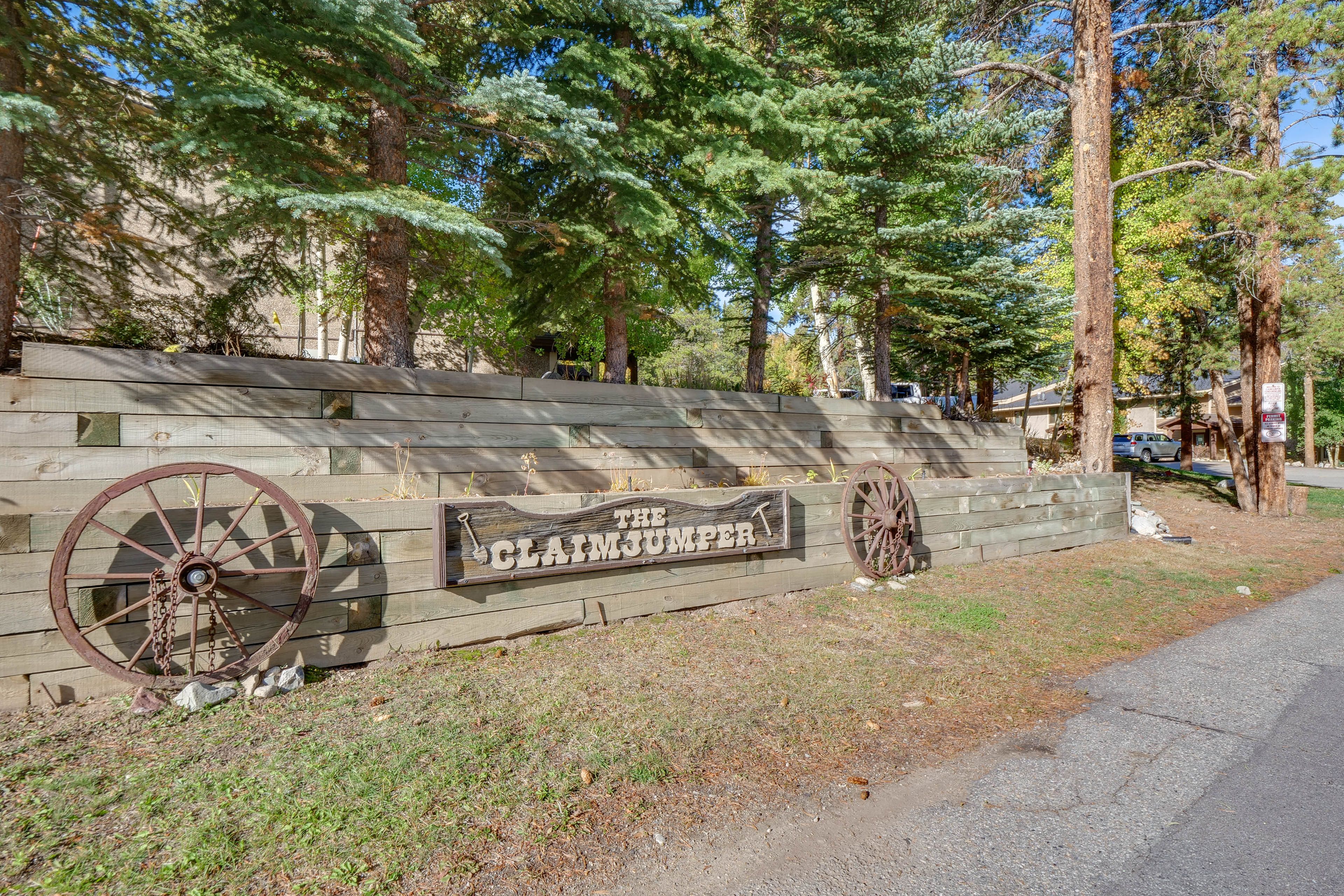 Claimjumper Condominiums