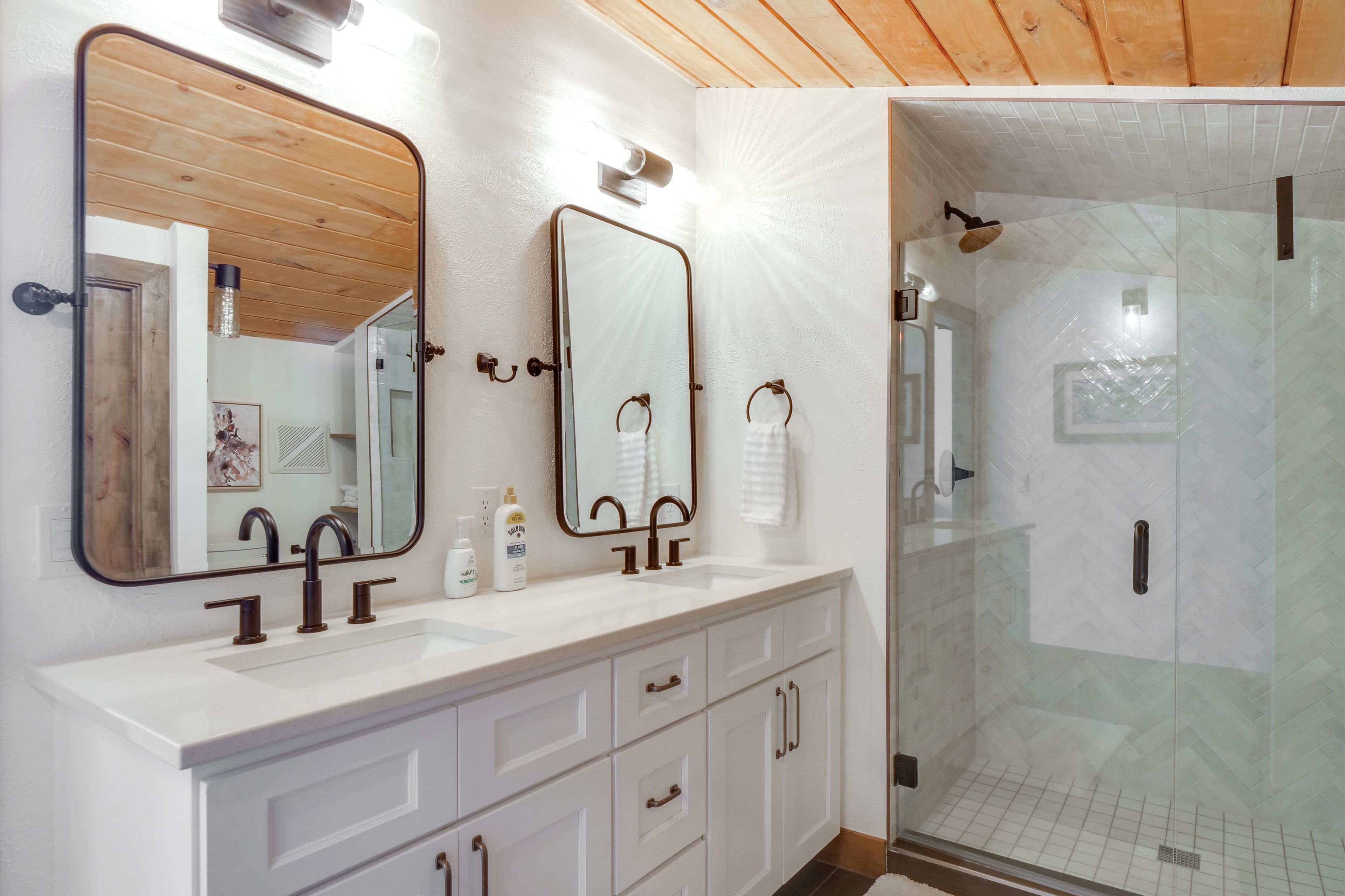 En-Suite Bathroom | 2nd Floor