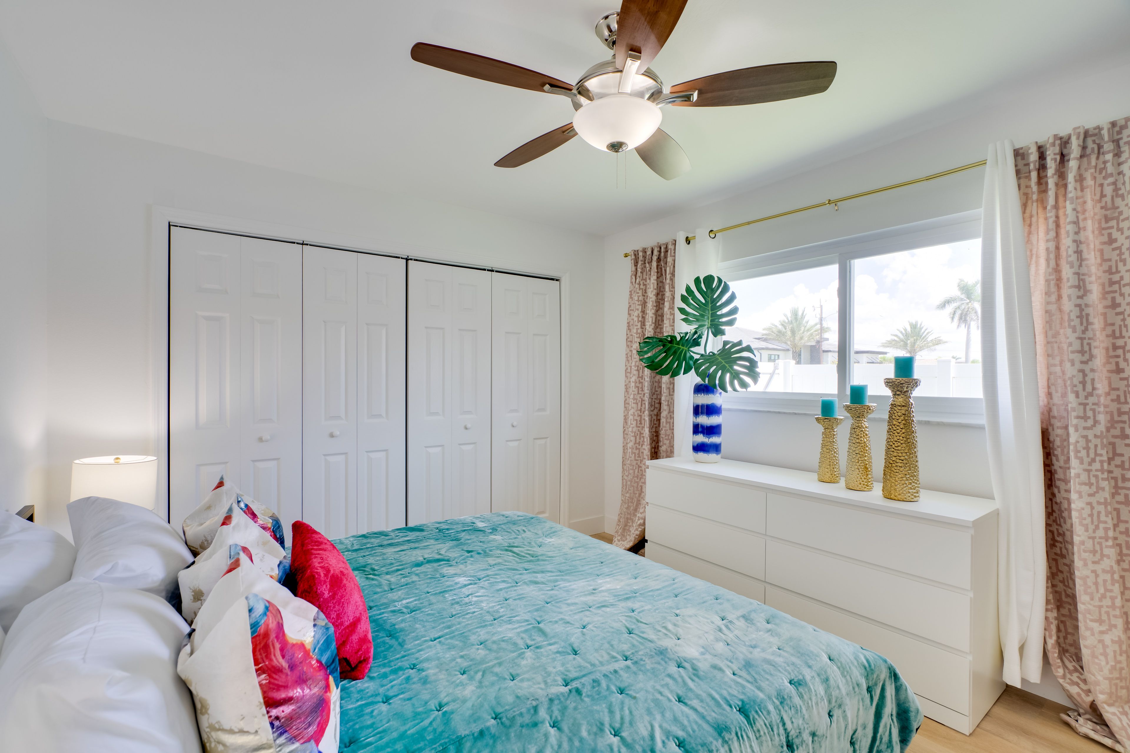 Bedroom 2 | King Bed