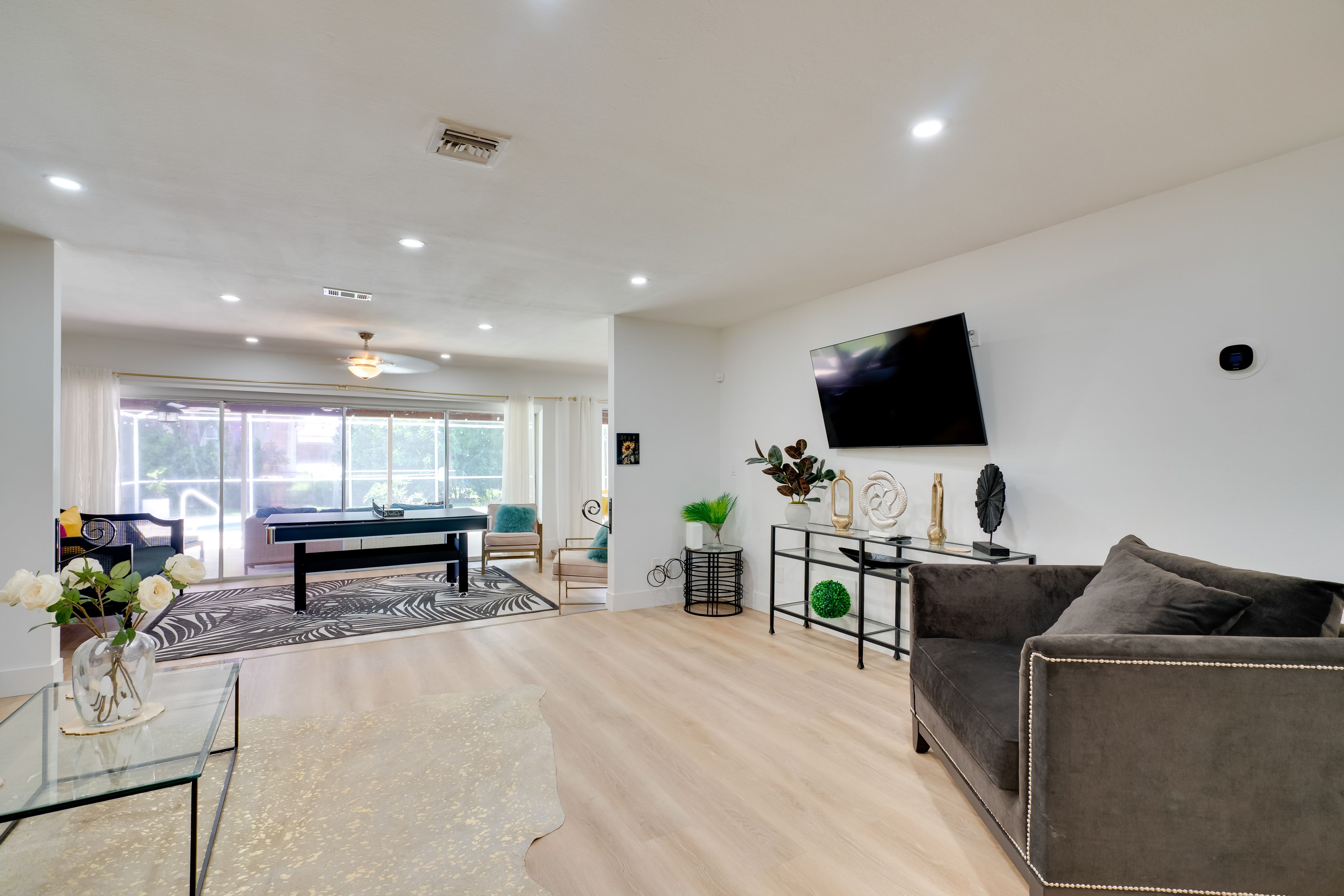 Living Room | Free WiFi | Smart TV | Central Heat & A/C