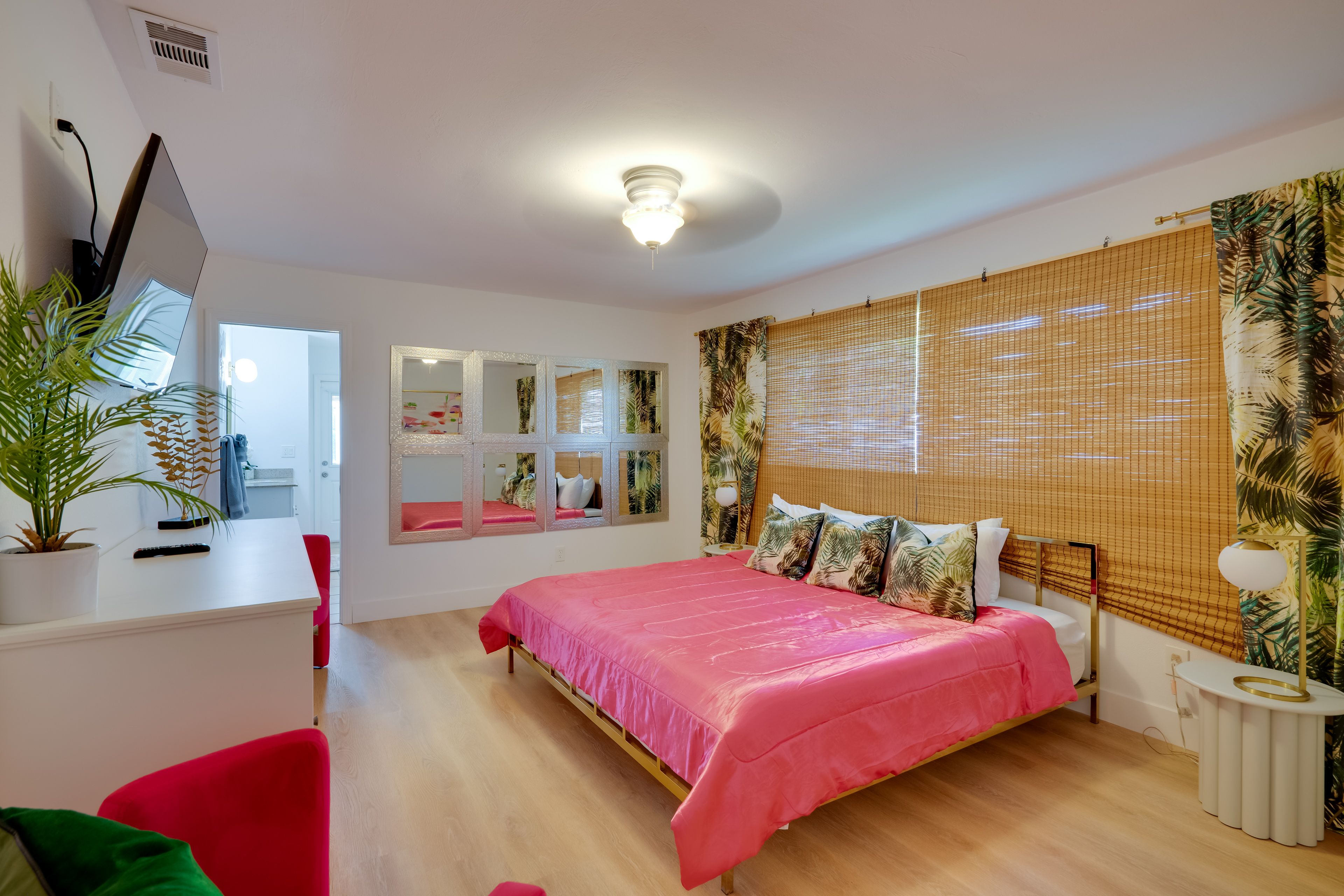 Bedroom 1 | King Bed | Smart TV