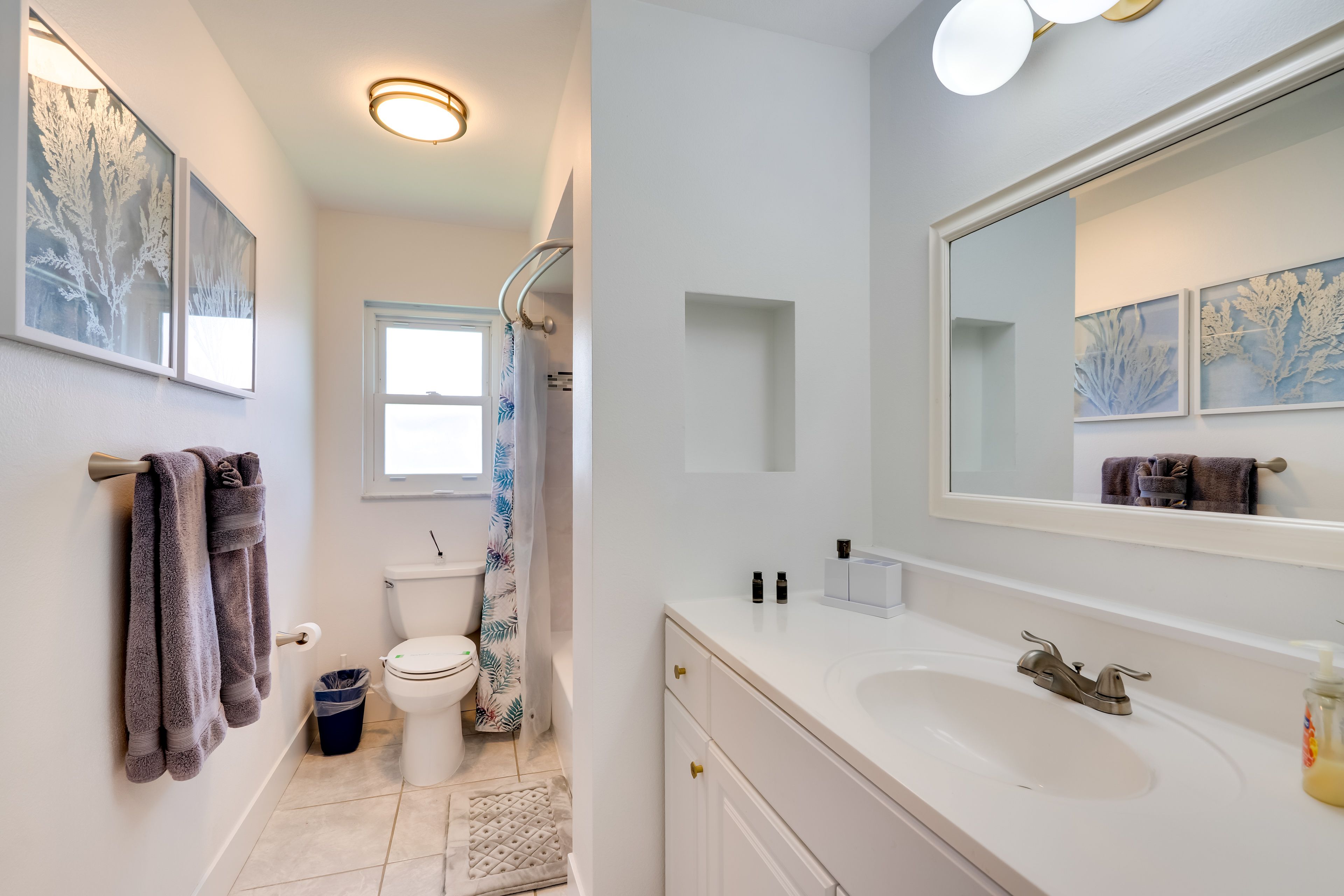 Full Bathroom | Shower/Tub Combo
