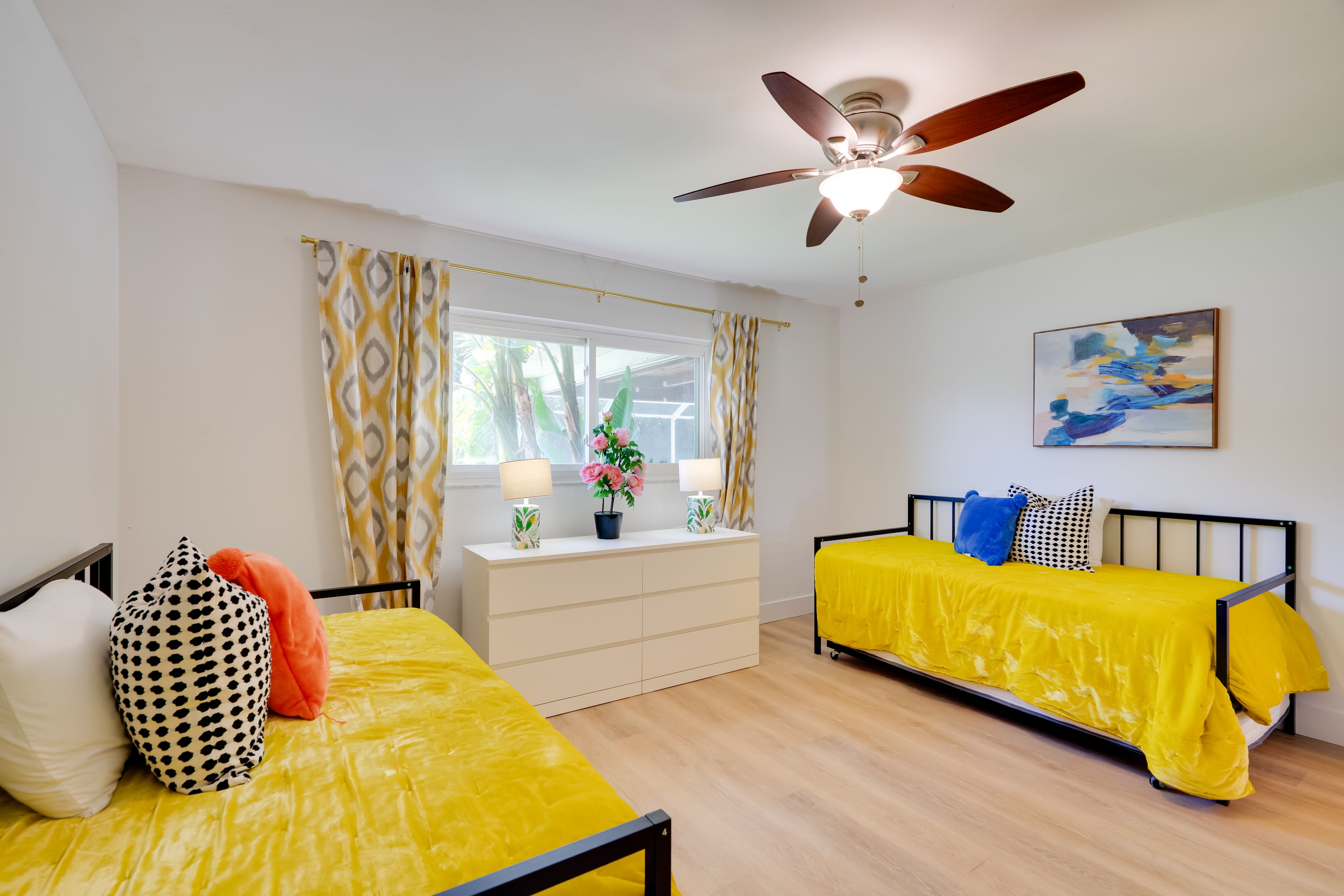 Bedroom 3 | 2 Twin Daybeds w/ Twin Trundles