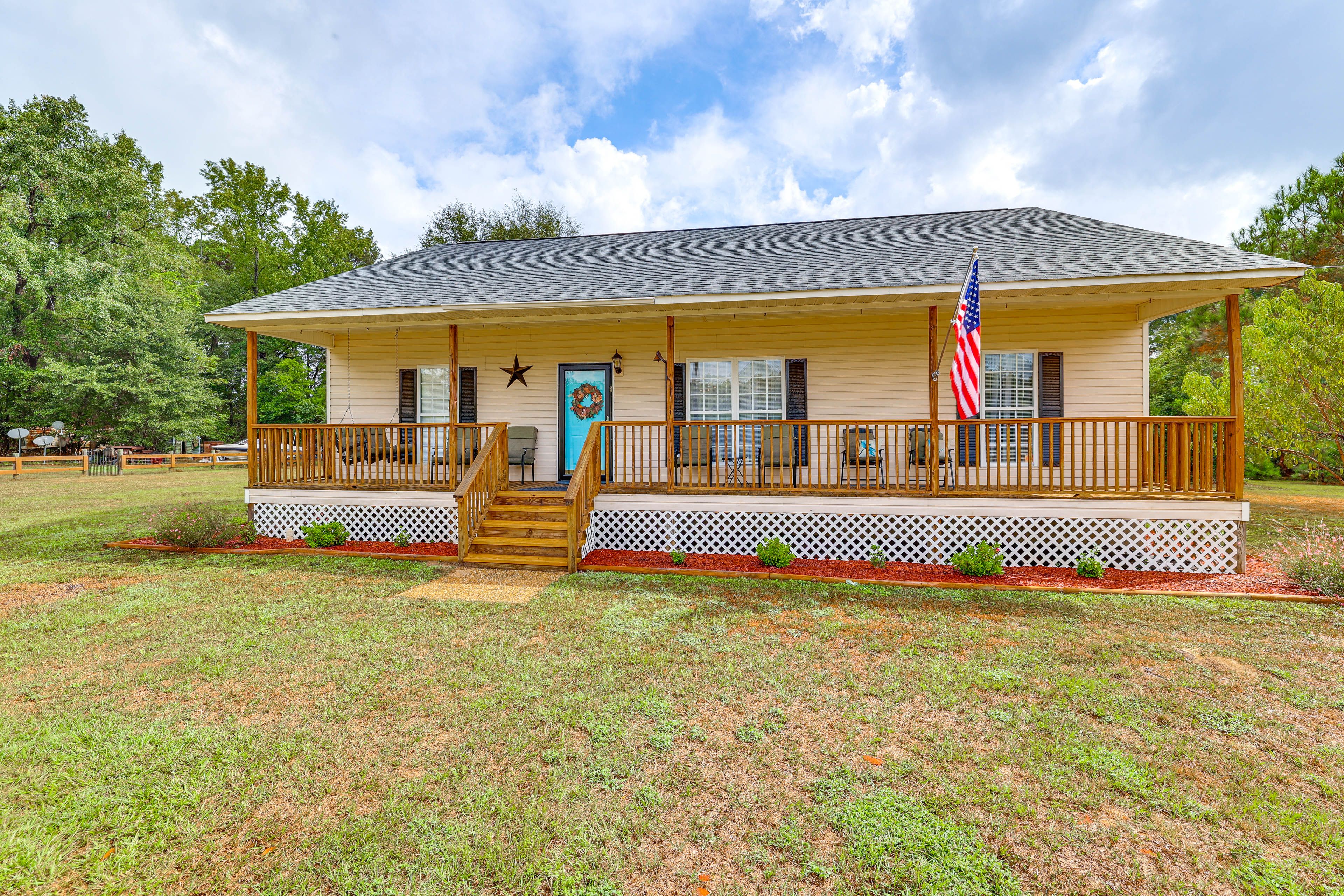 Bamberg Vacation Rental | 3BR | 2BA | Stairs Required | 2,200 Sq Ft