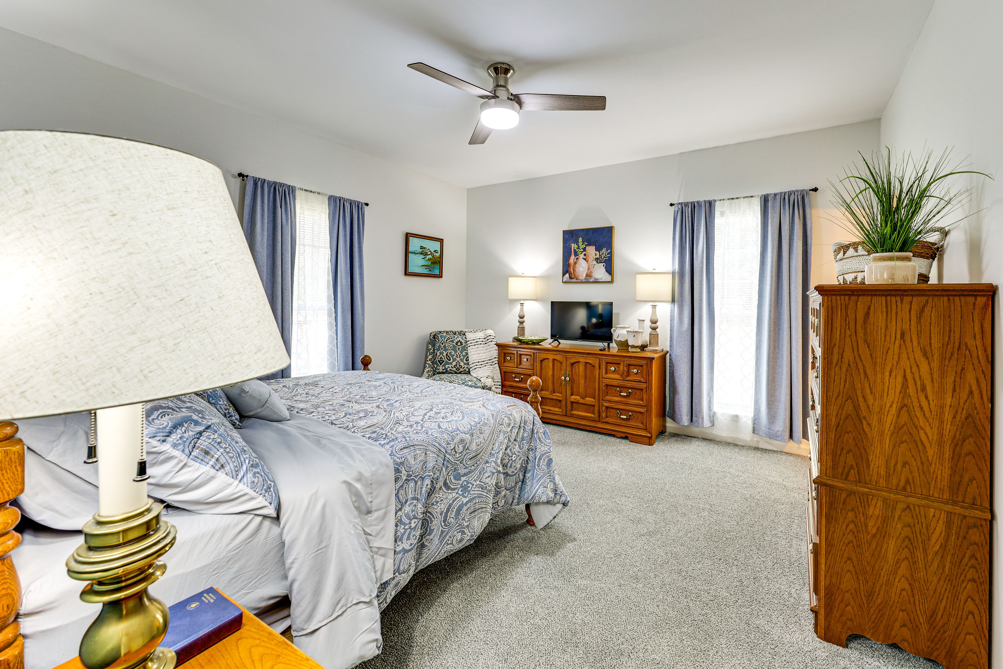 Bedroom 1 | Queen Bed | Linens Provided