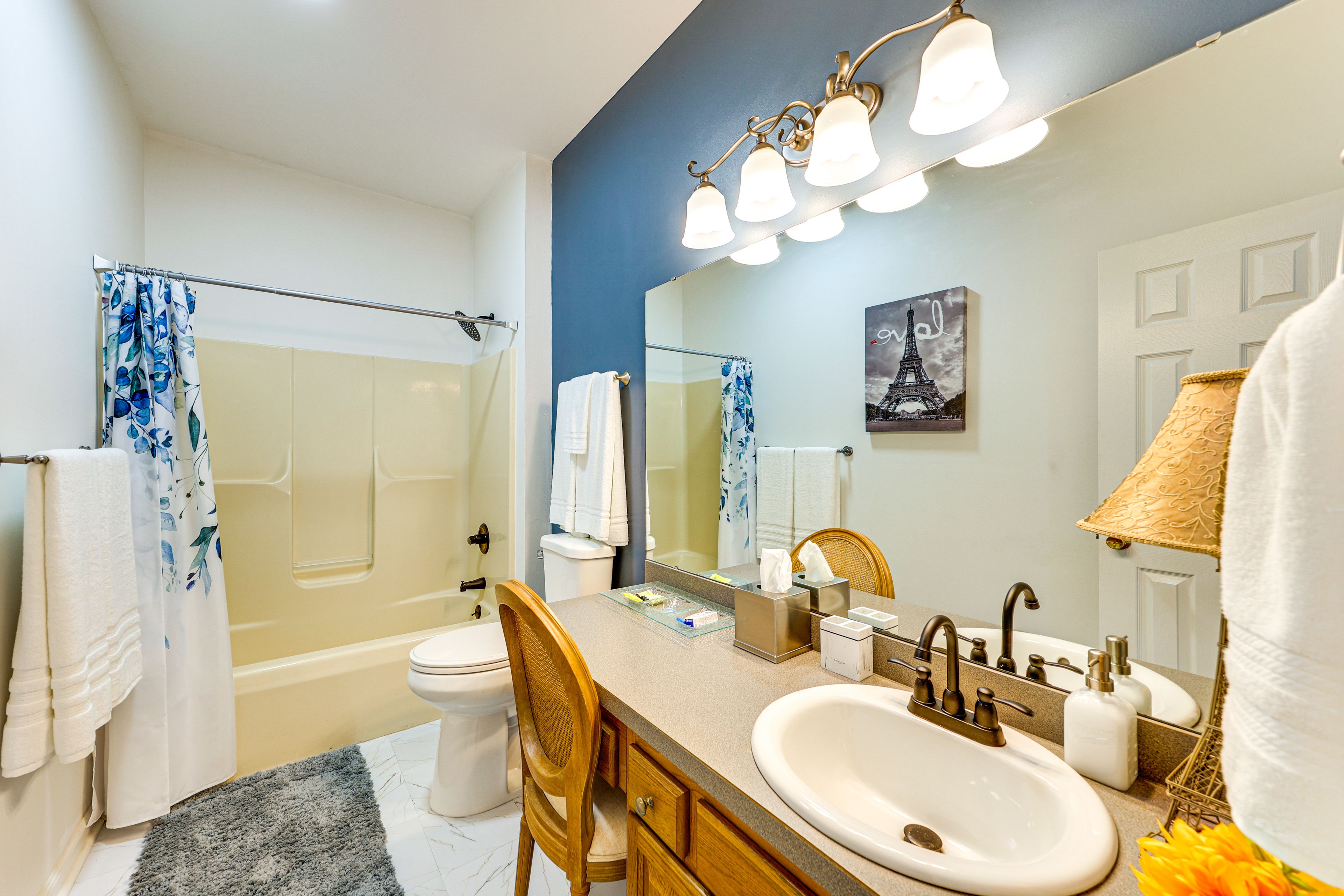 En-Suite Bathroom | Towels Provided