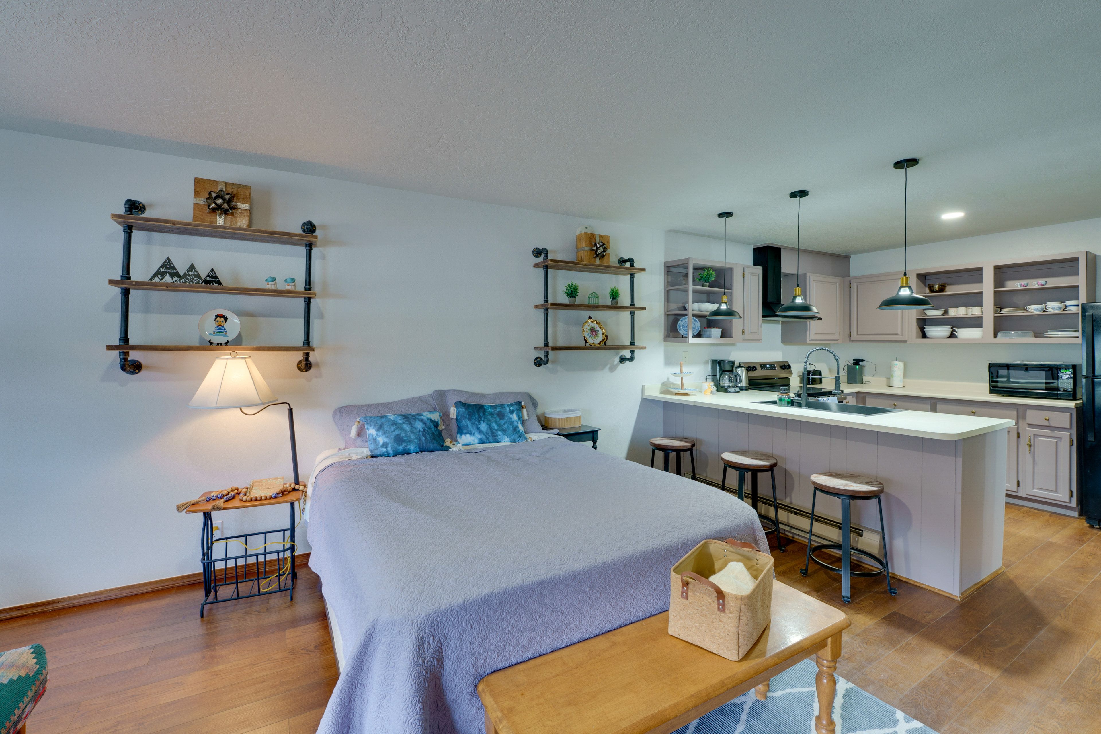 Studio | Queen Bed | Twin Sleeper Chair | Free WiFi | Baseboard/Wall Heat