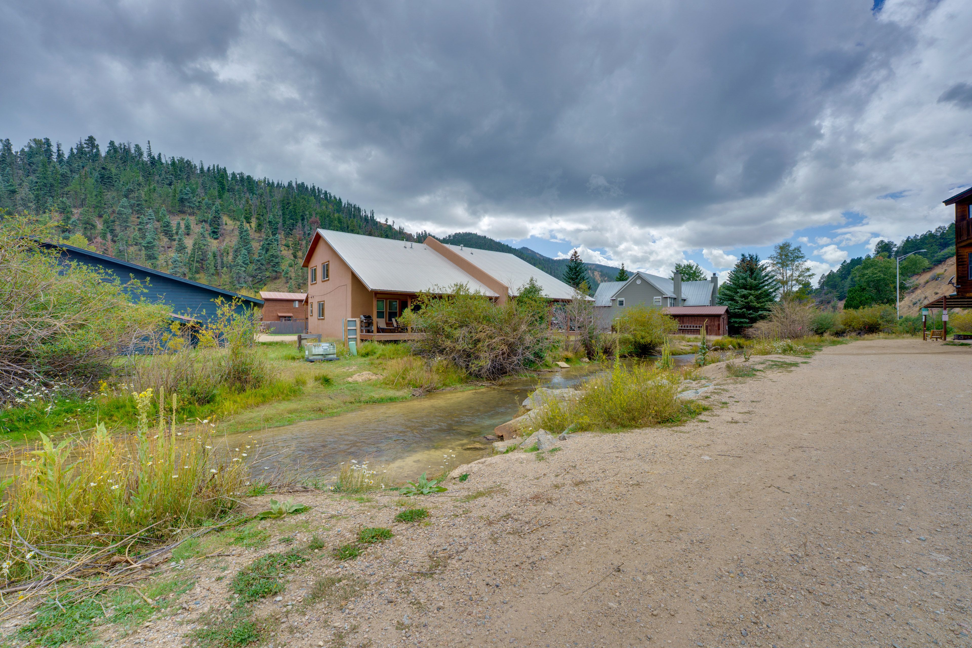 Property Surroundings | Red River & Mountain Views