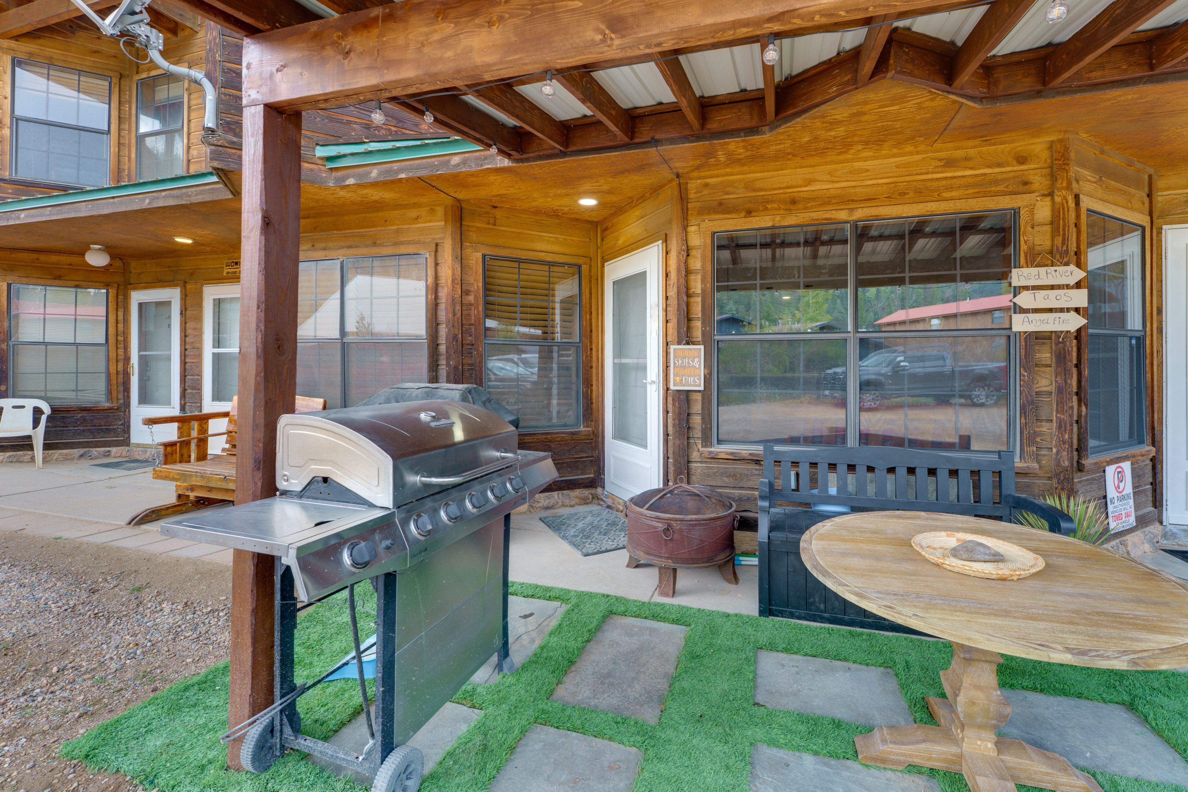 Shared Outdoor Space | Gas Grill | Wood-Burning Fire Pit