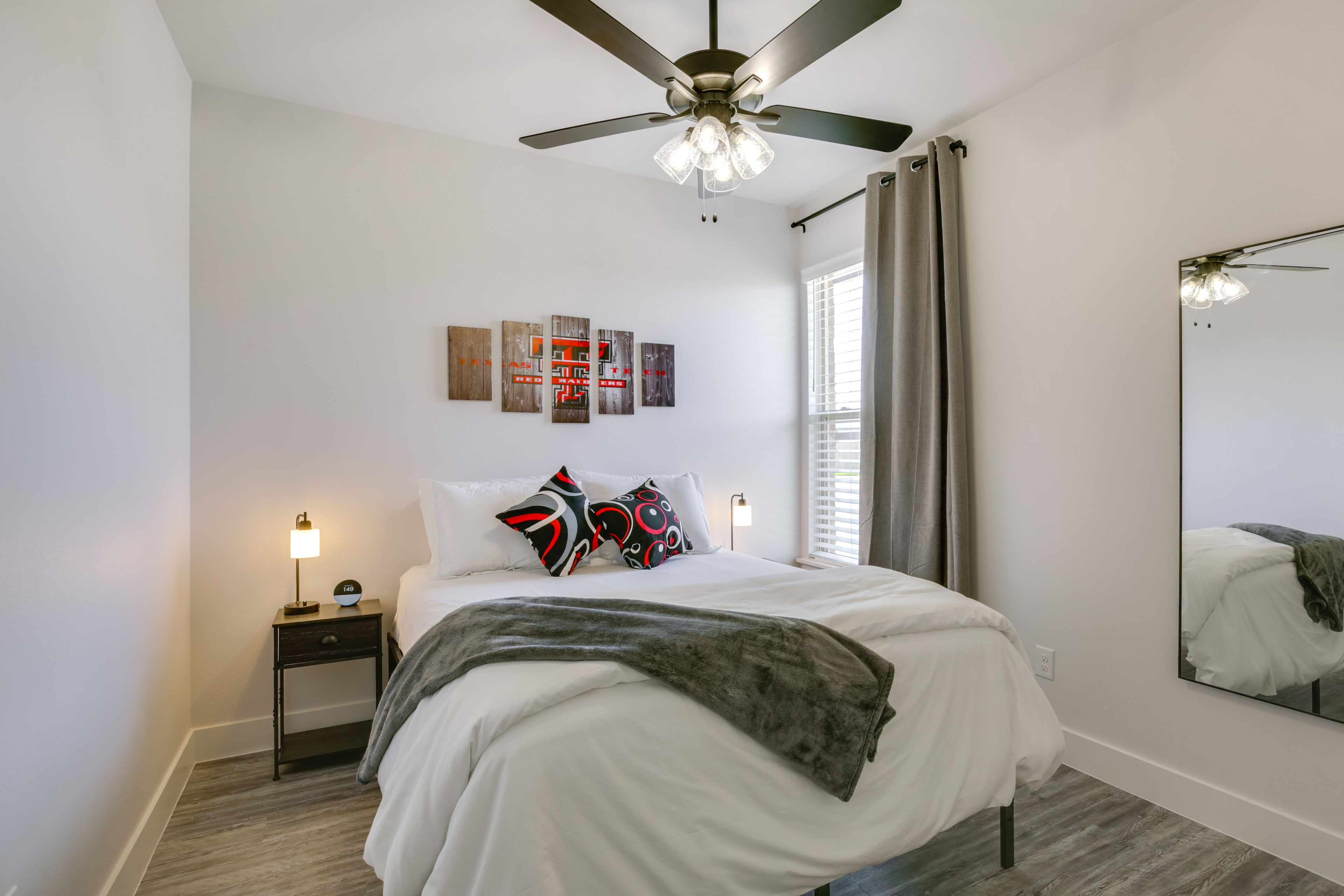 Bedroom 2 | Queen Bed