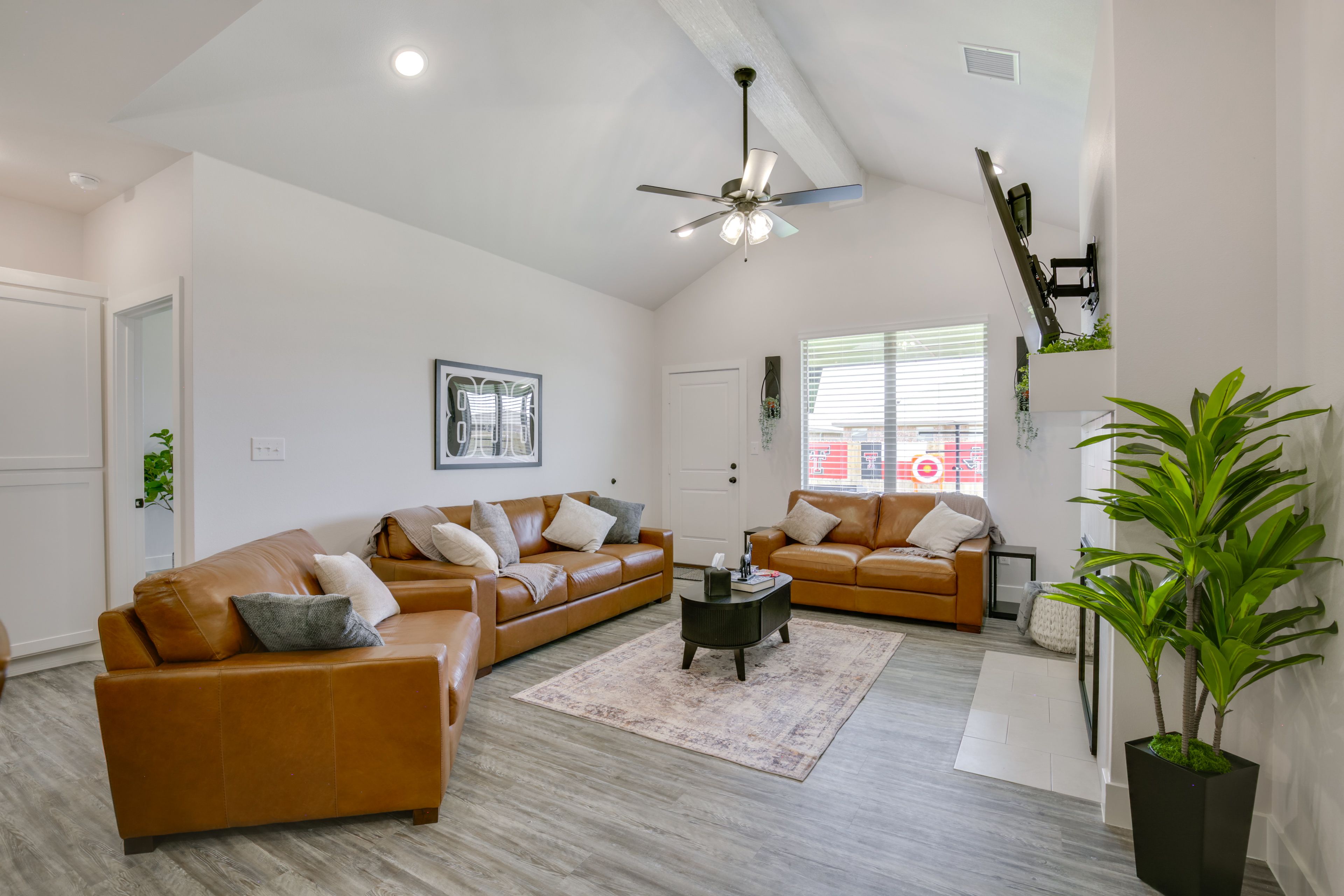 Living Room | Central Heating & A/C | Smart TV | Queen Sleeper Sofa