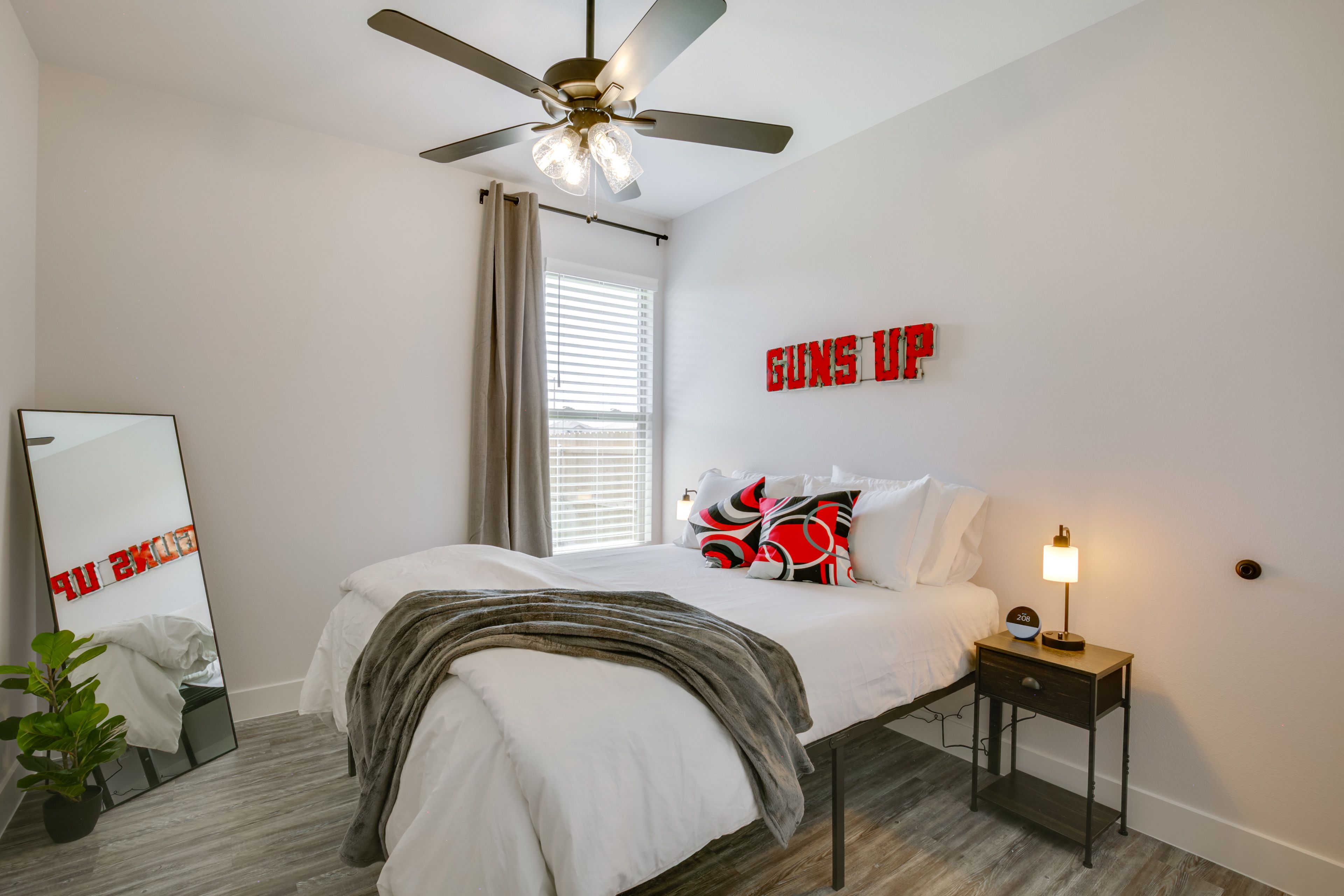 Bedroom 3 | Queen Bed