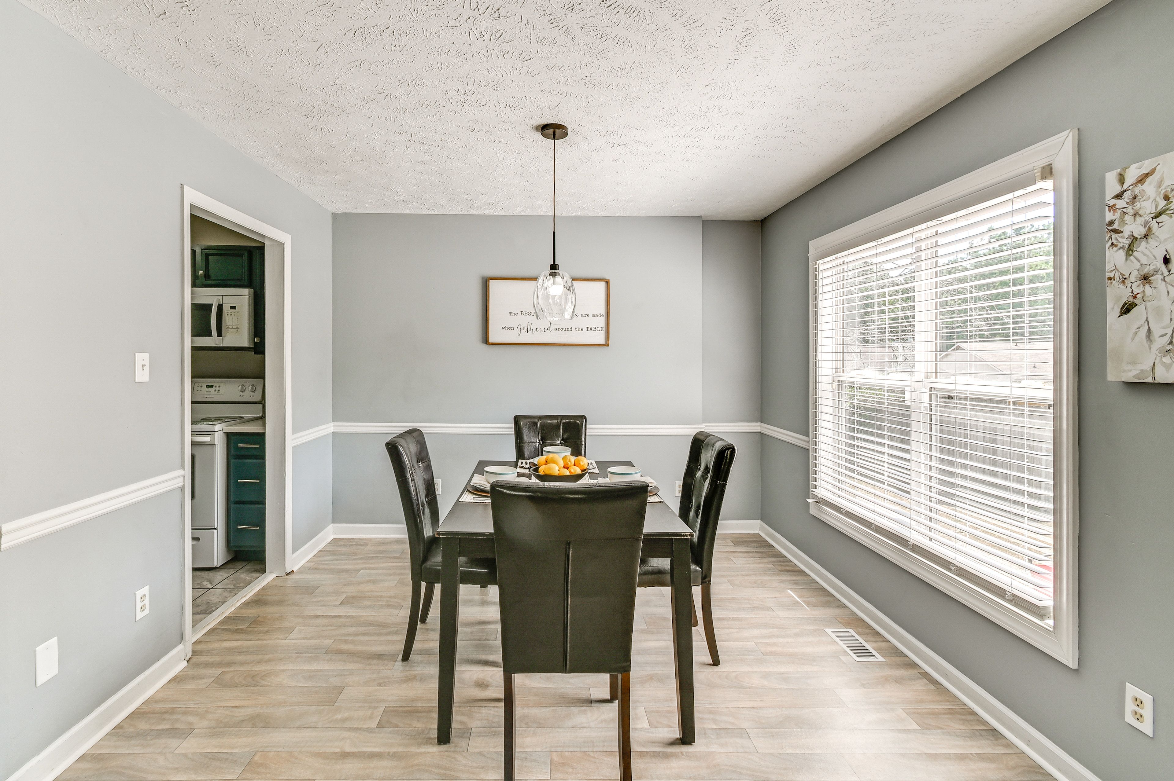 Dining Area | Dishware/Flatware Provided