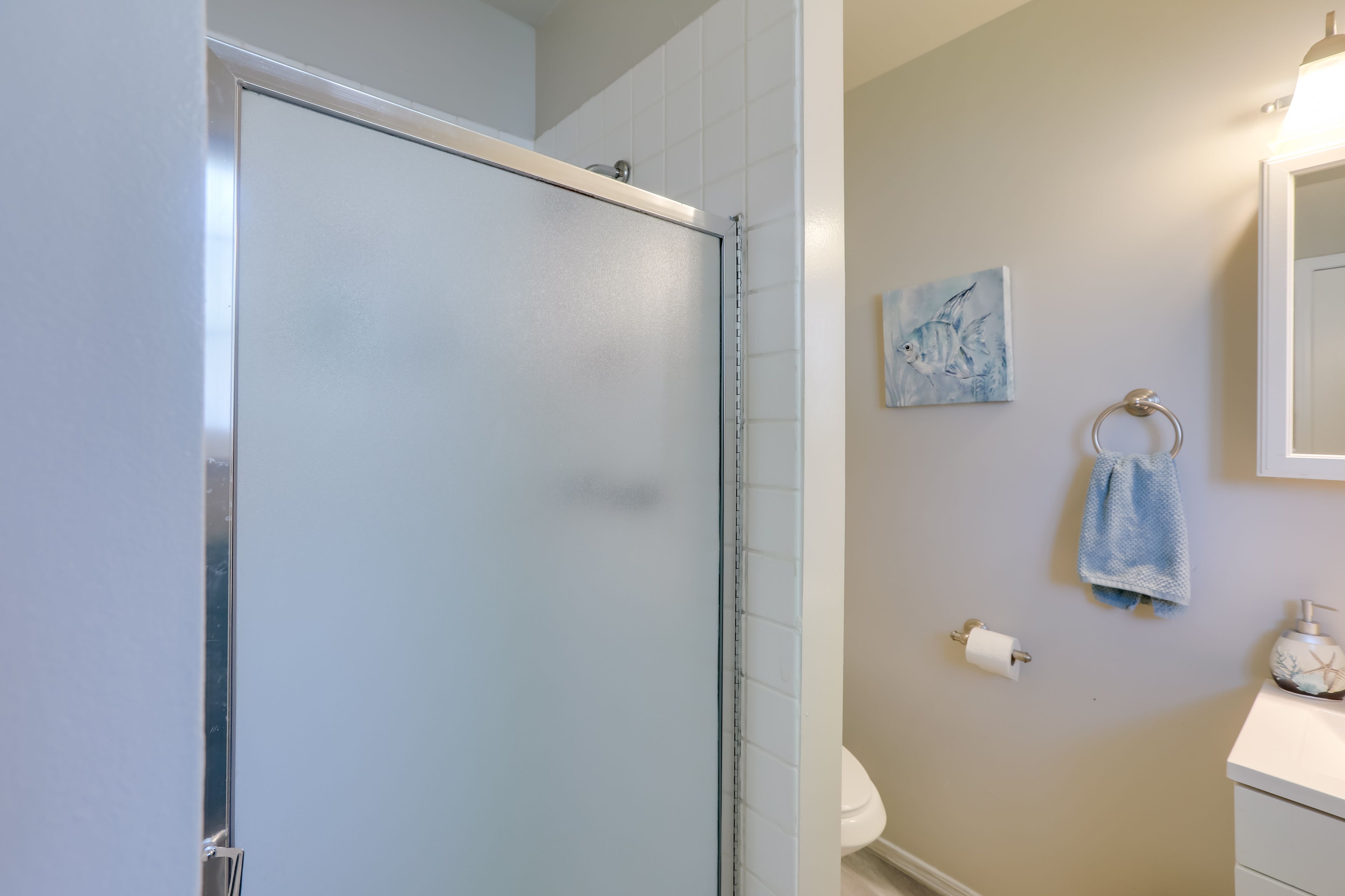 Full Bathroom | Towels Provided | Main Level