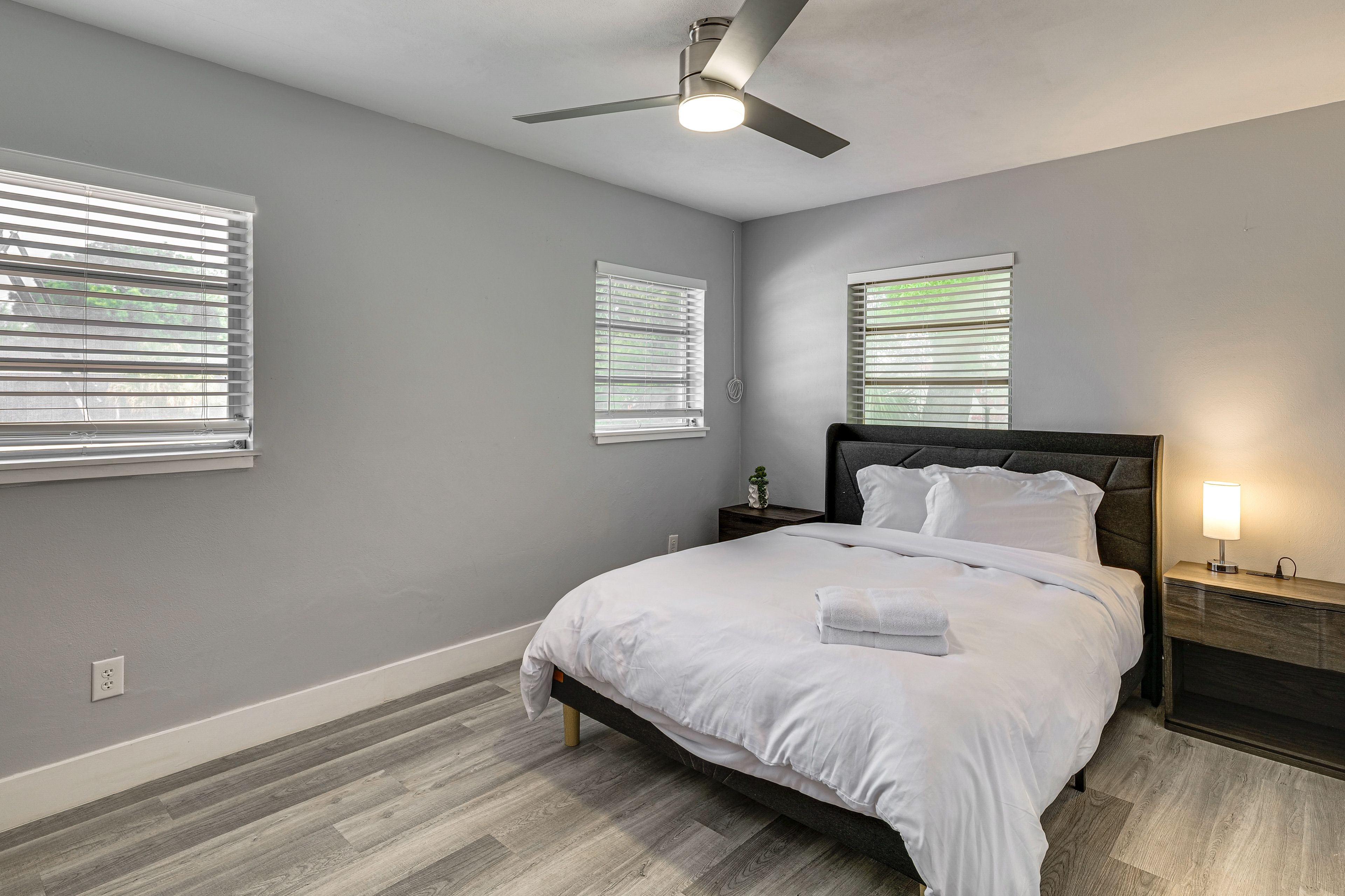 Bedroom 2 | Queen Bed