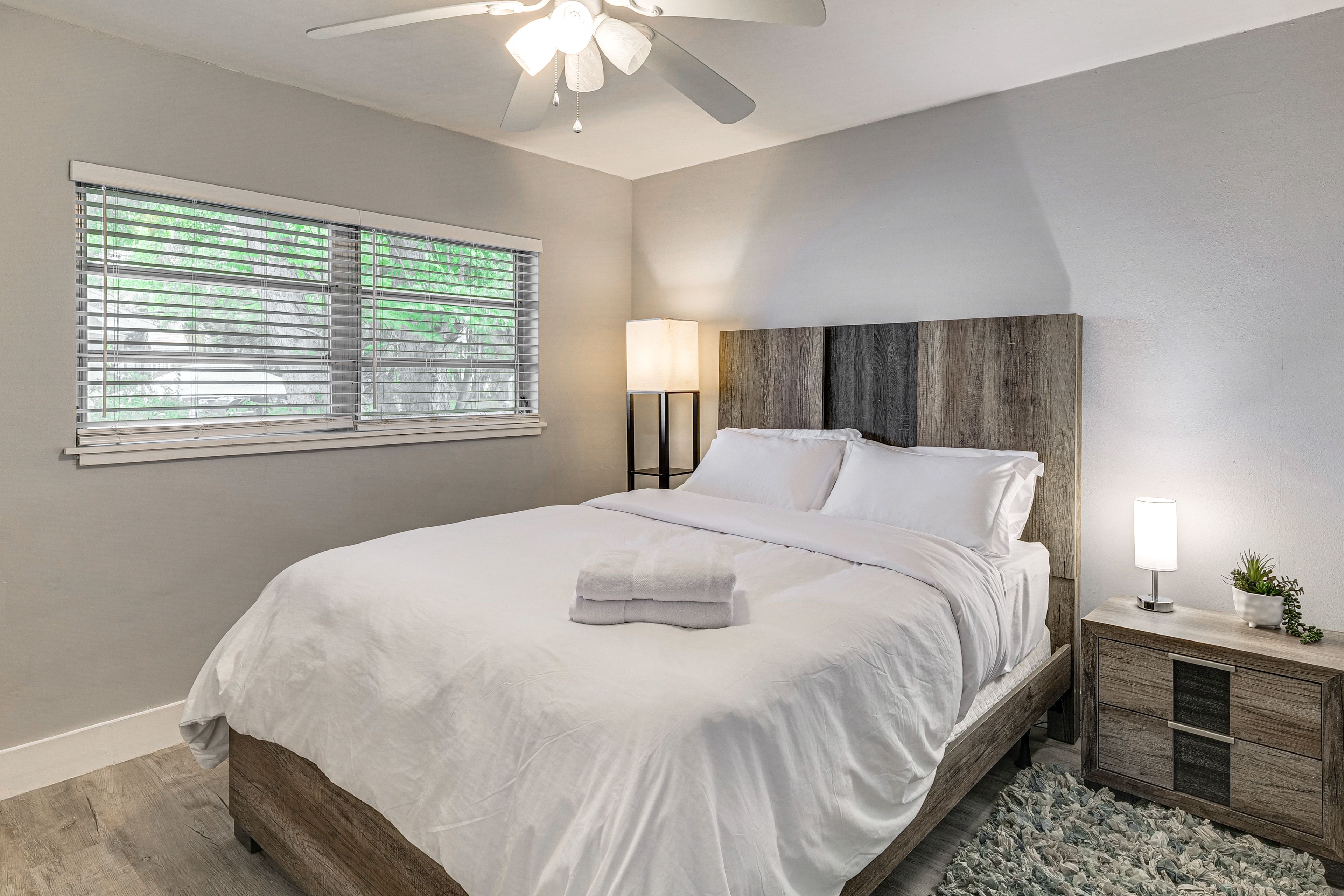 Bedroom 3 | Queen Bed