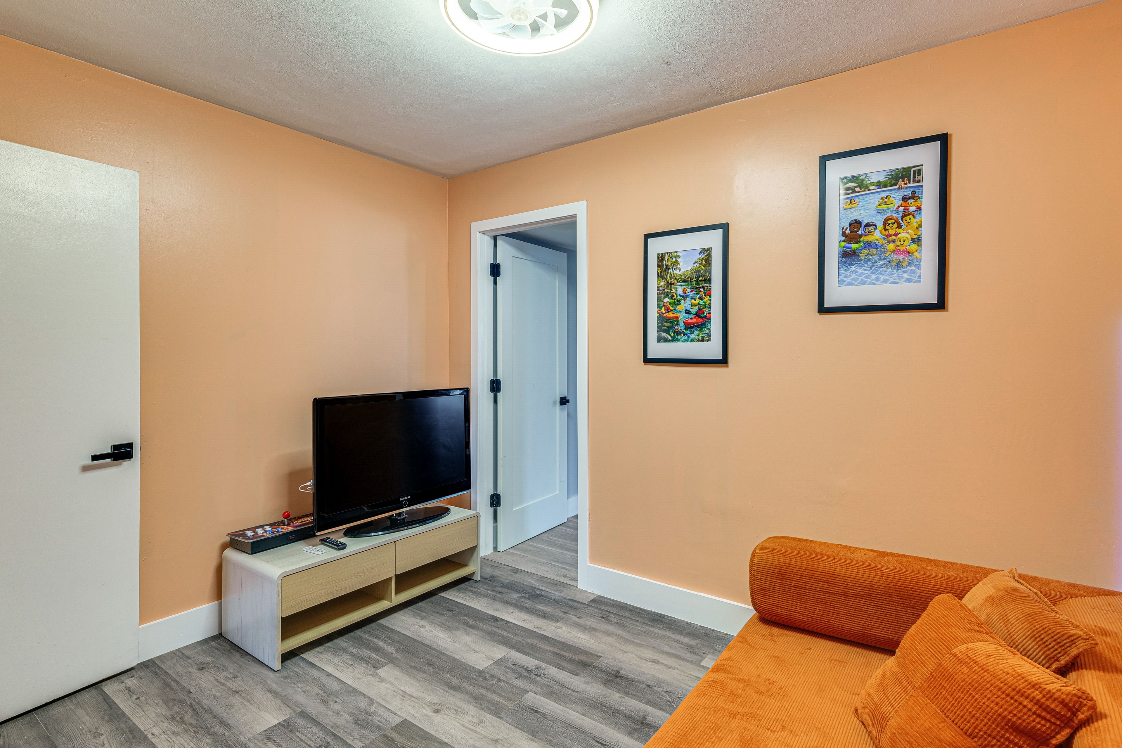 Bonus Room | Queen Foldout Sofa