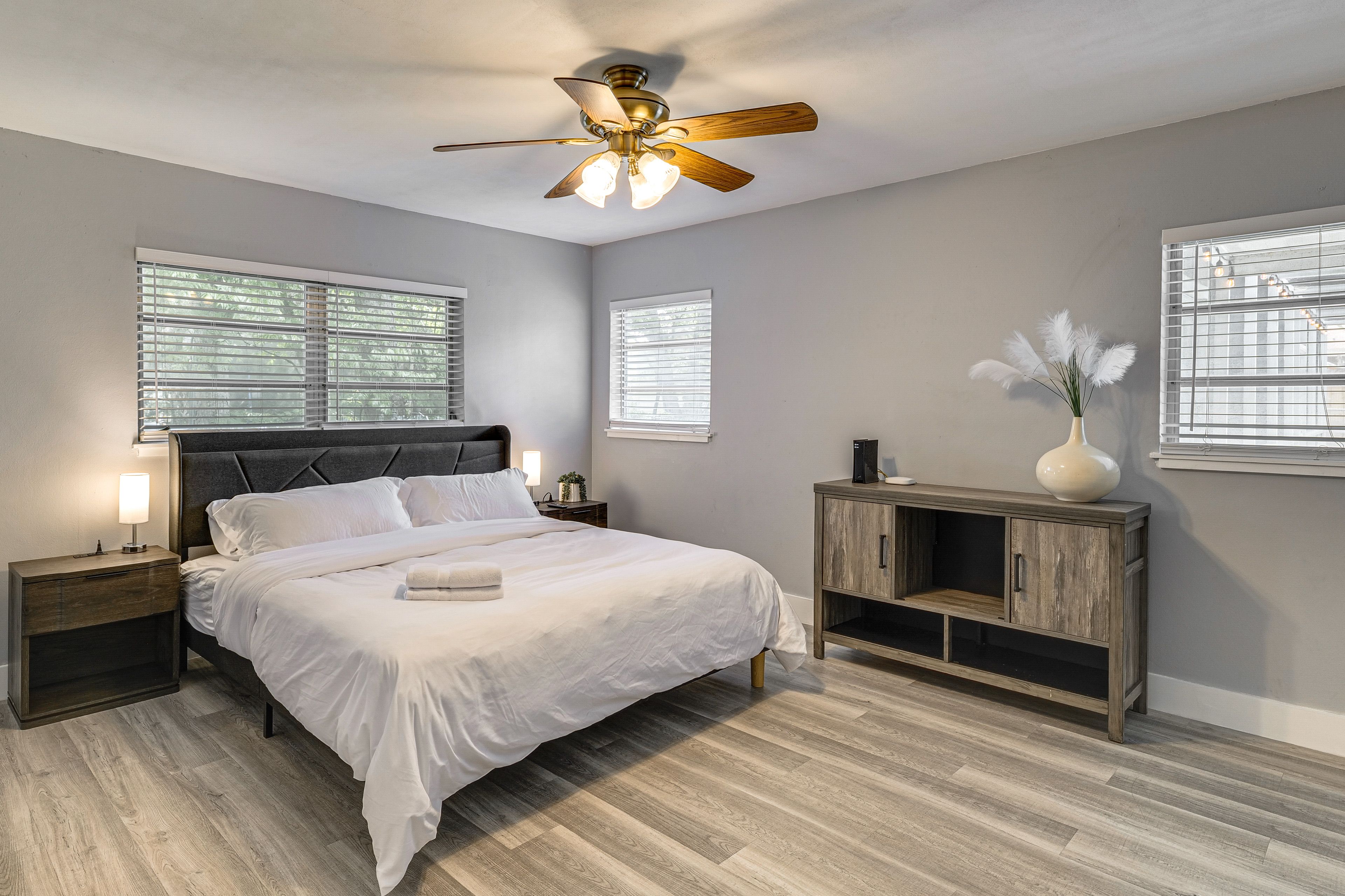 Bedroom 1 | King Bed