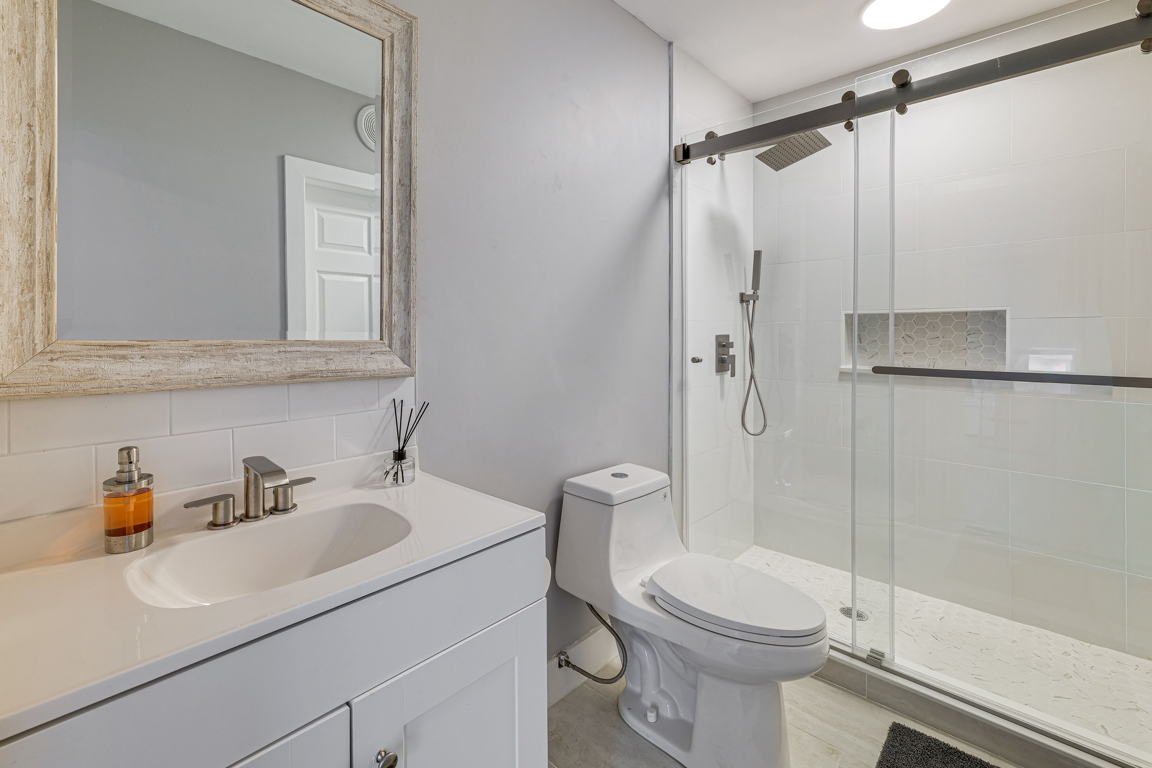 Pool House Suite | Full Bathroom