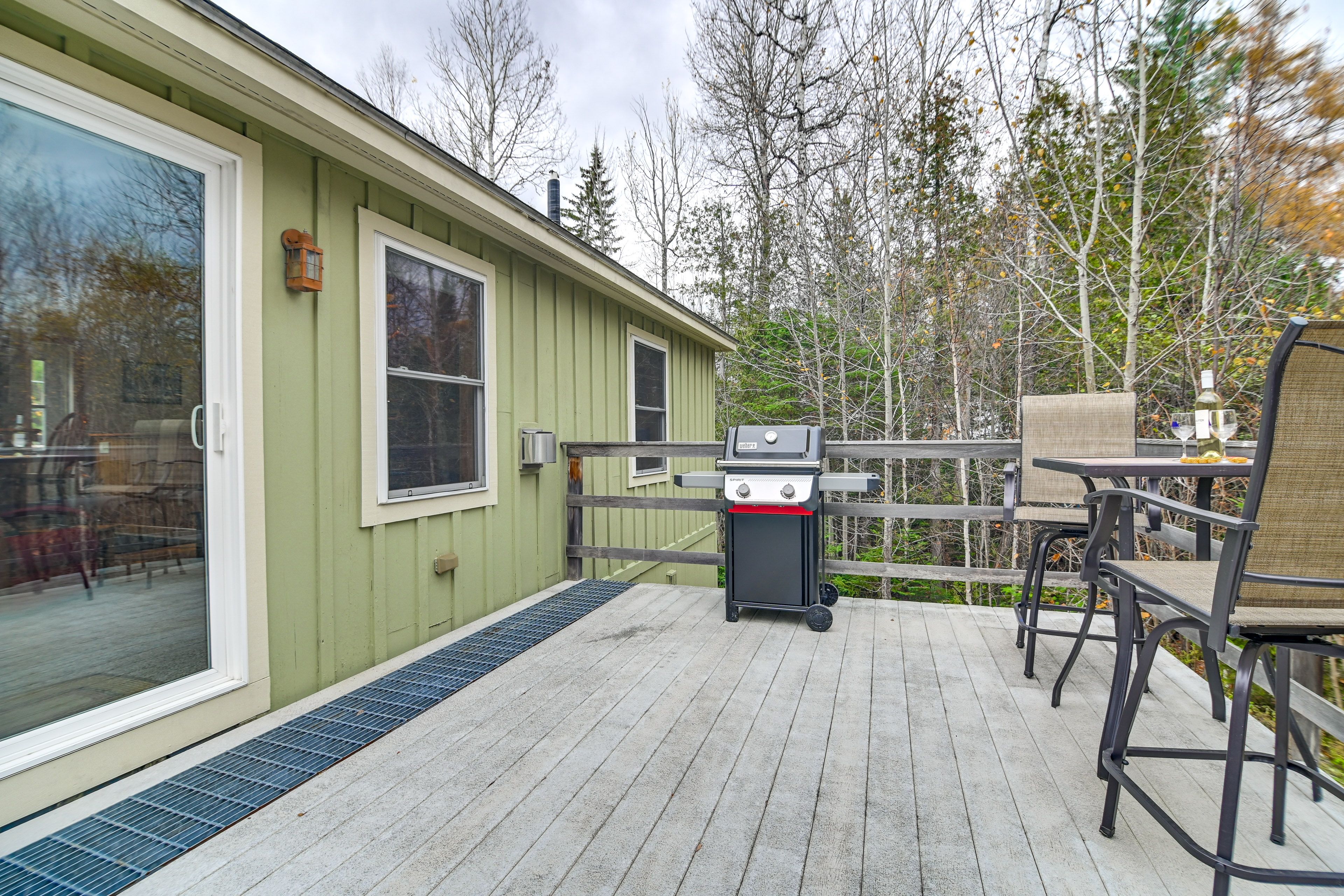 Deck | Gas Grill | Outdoor Dining Area