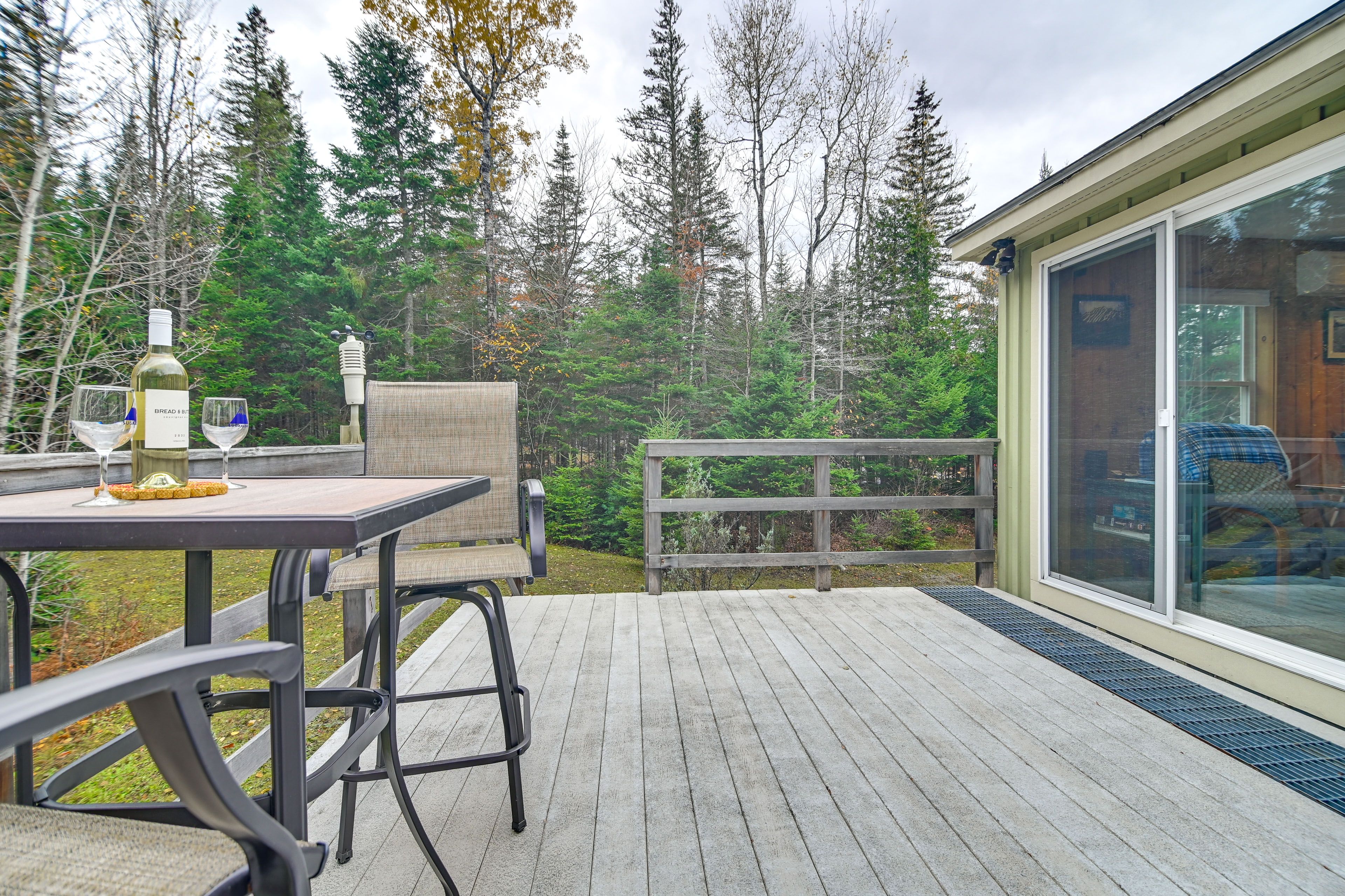 Deck | Gas Grill | Outdoor Dining Area
