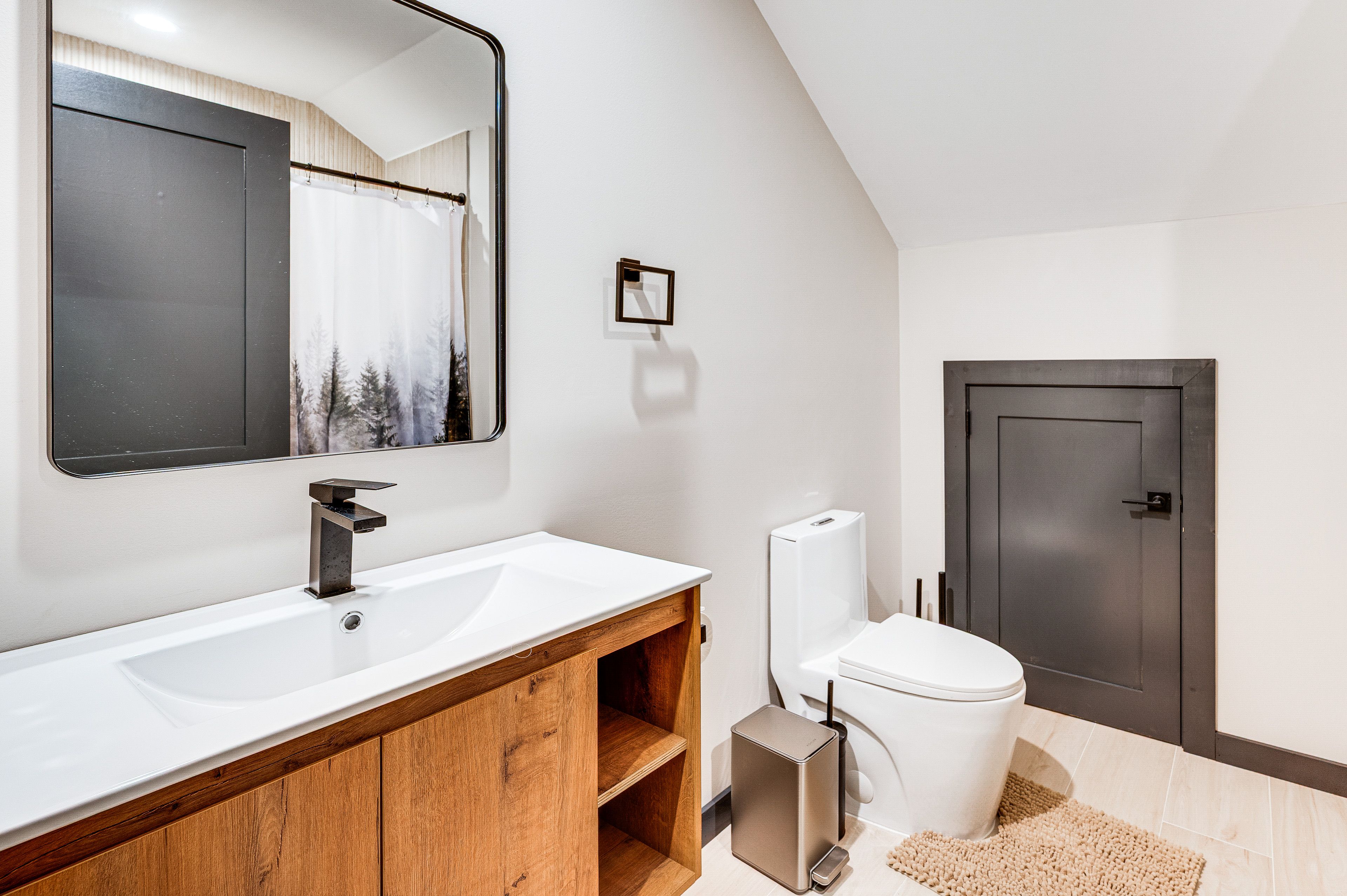 Full Bathroom | 2nd Floor