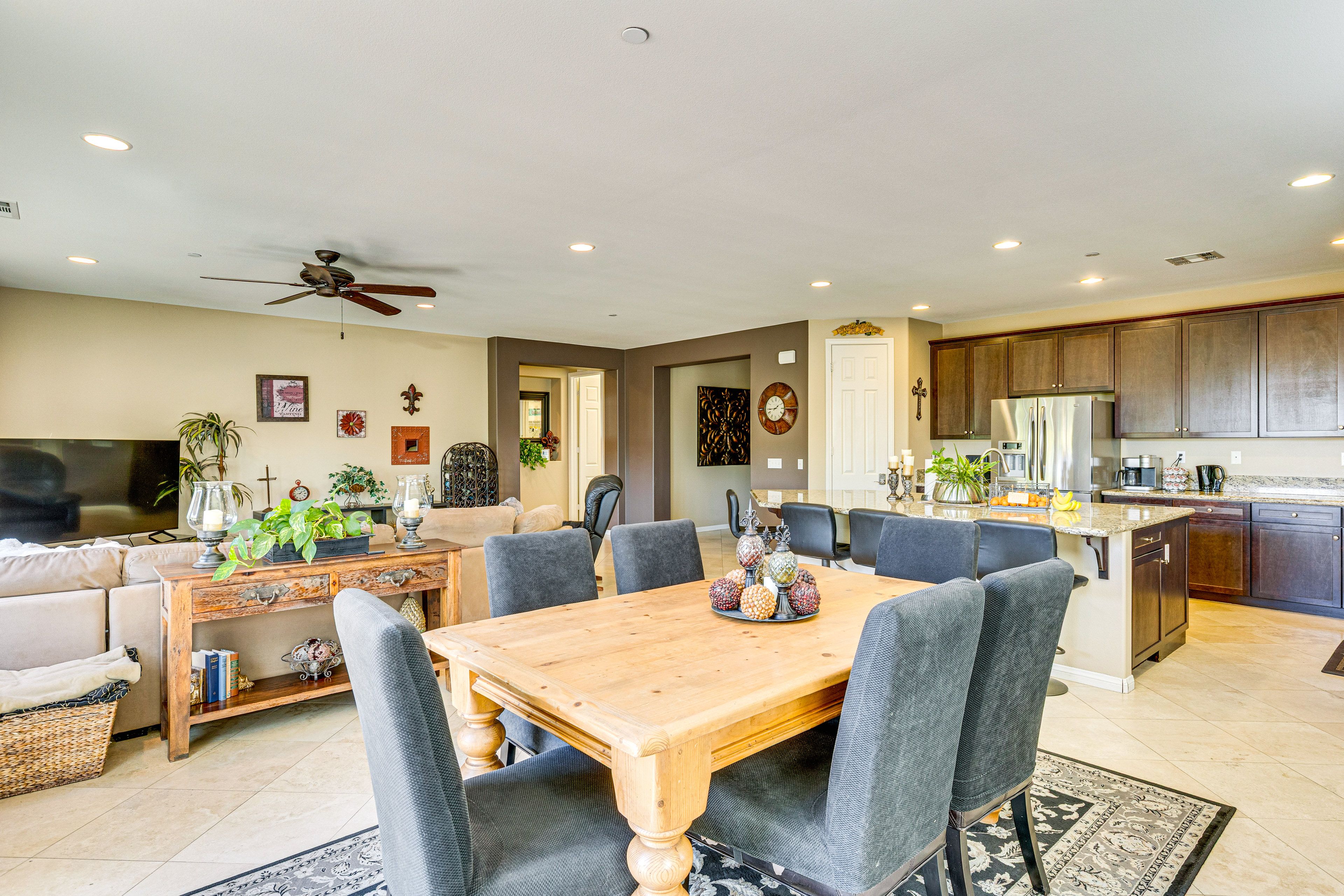 Outdoor Dining Area | Kitchen
