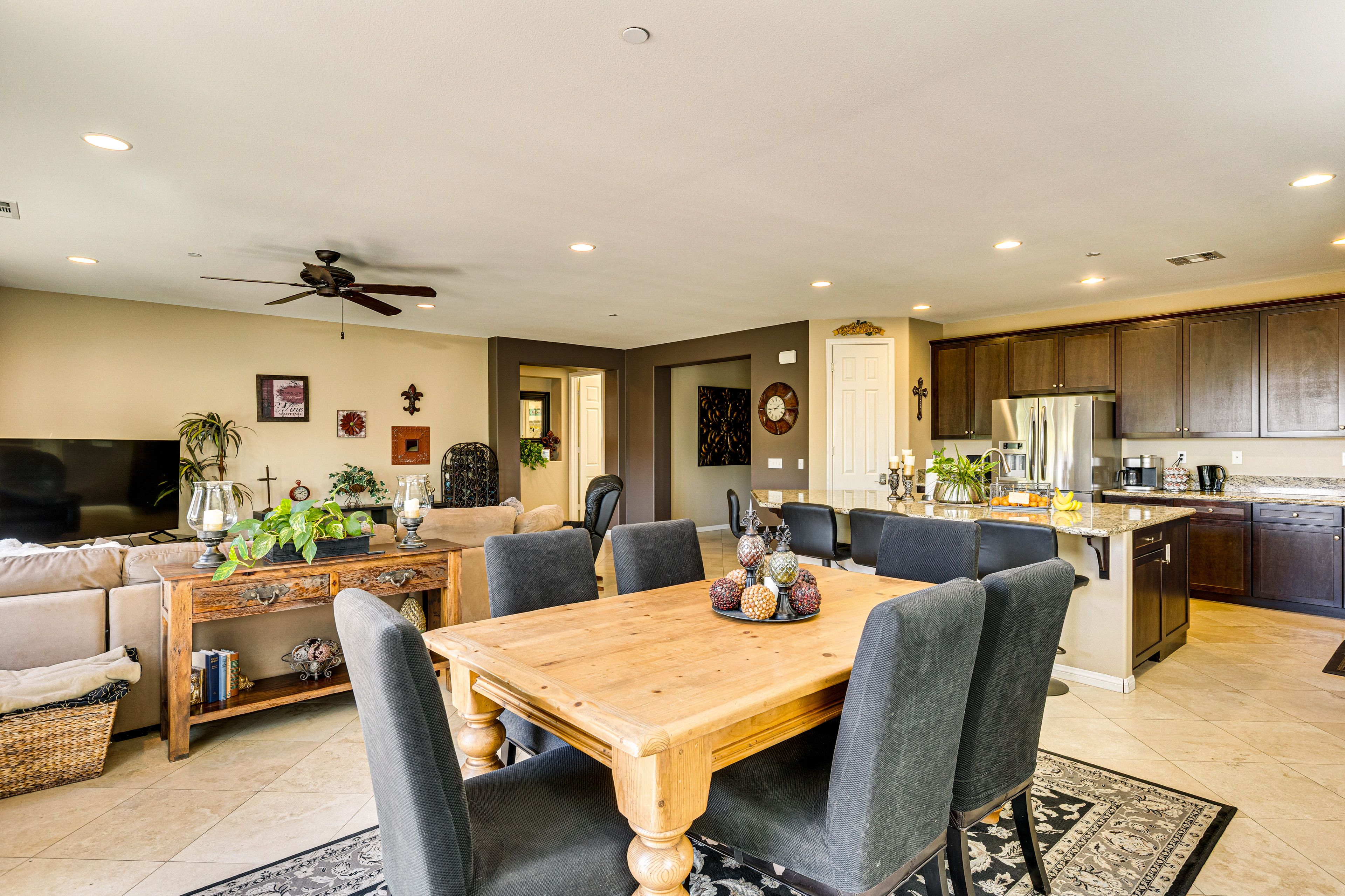 Outdoor Dining Area | Kitchen