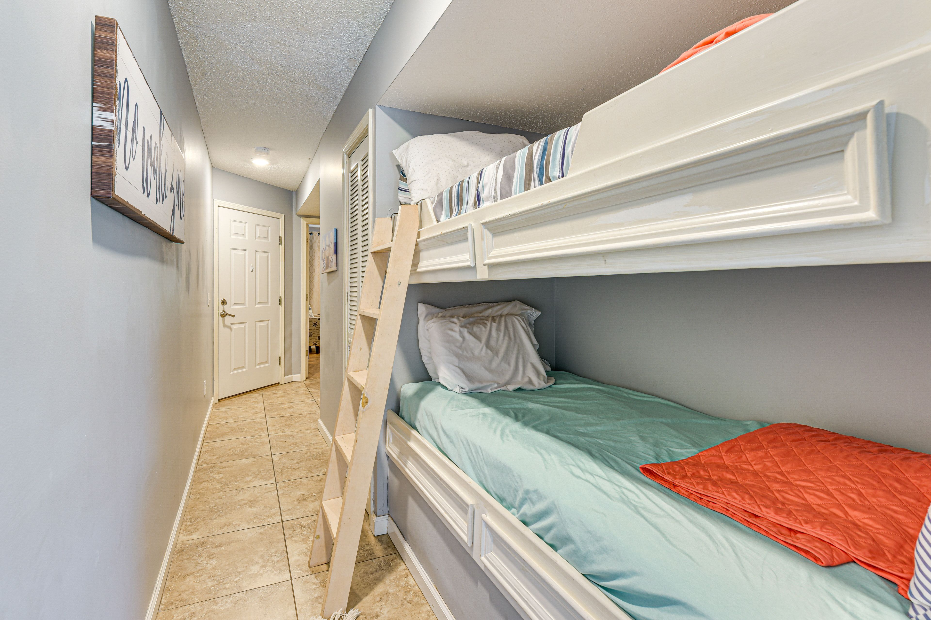Sleeping Nook | Twin Bunk Bed
