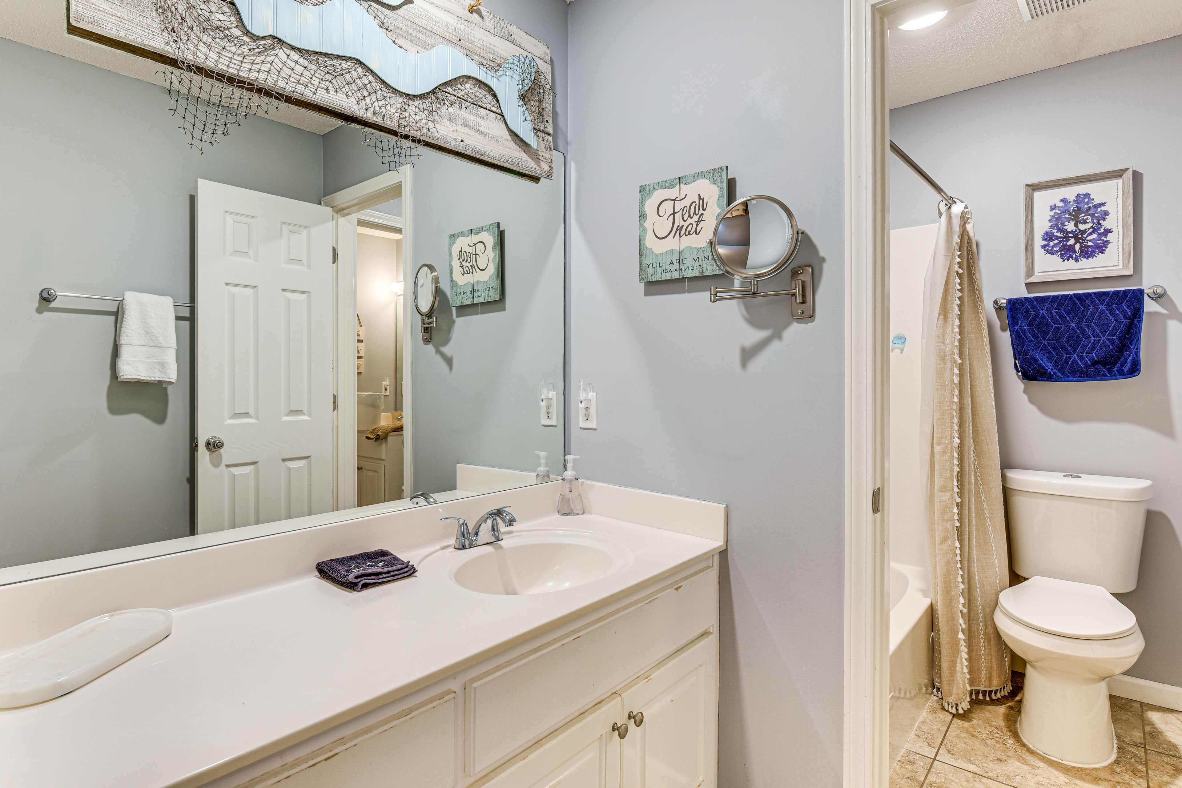 En-Suite Bathroom | Towels Provided