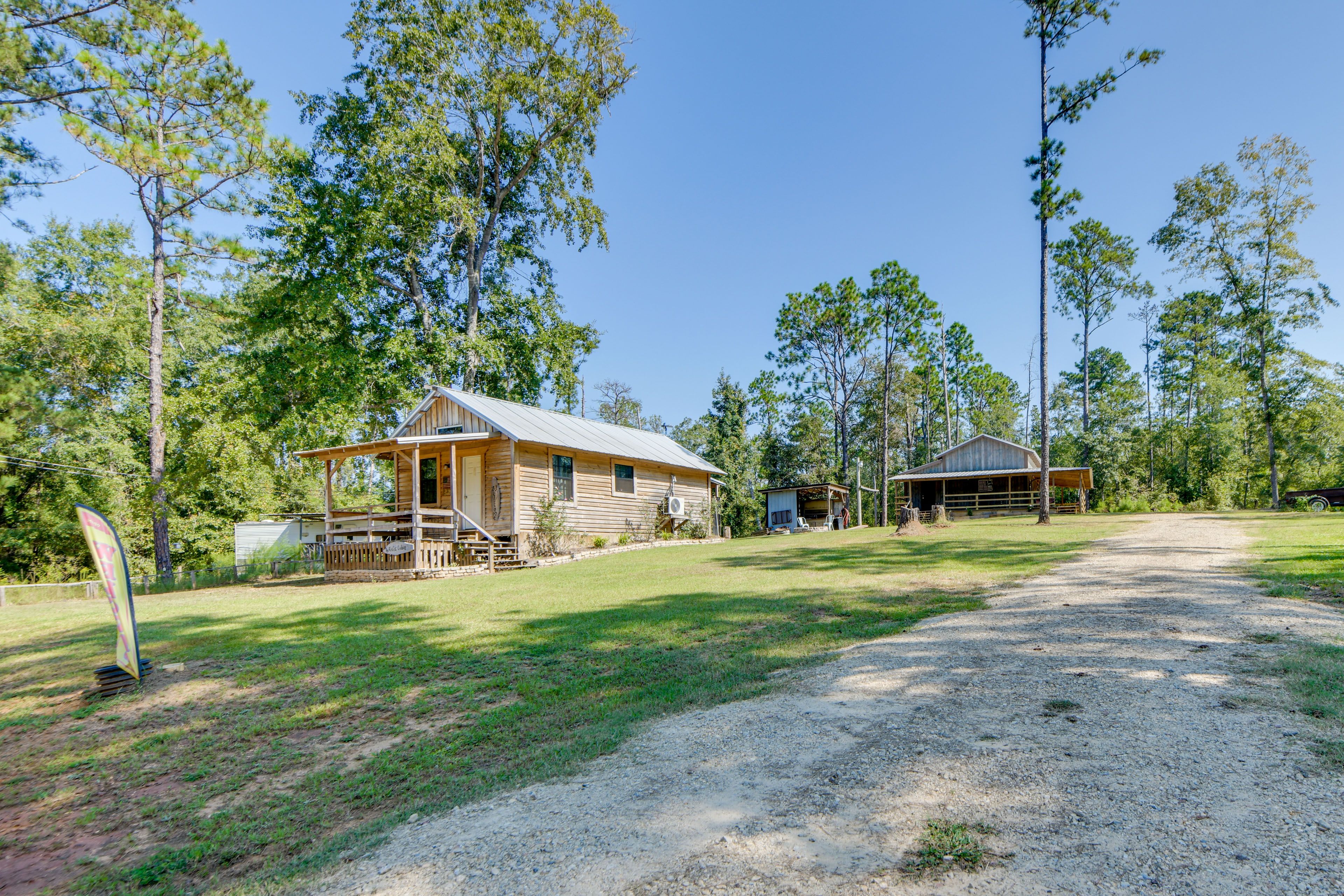 Parking | Driveway (3 Vehicles) | Boat/Trailer Parking Available