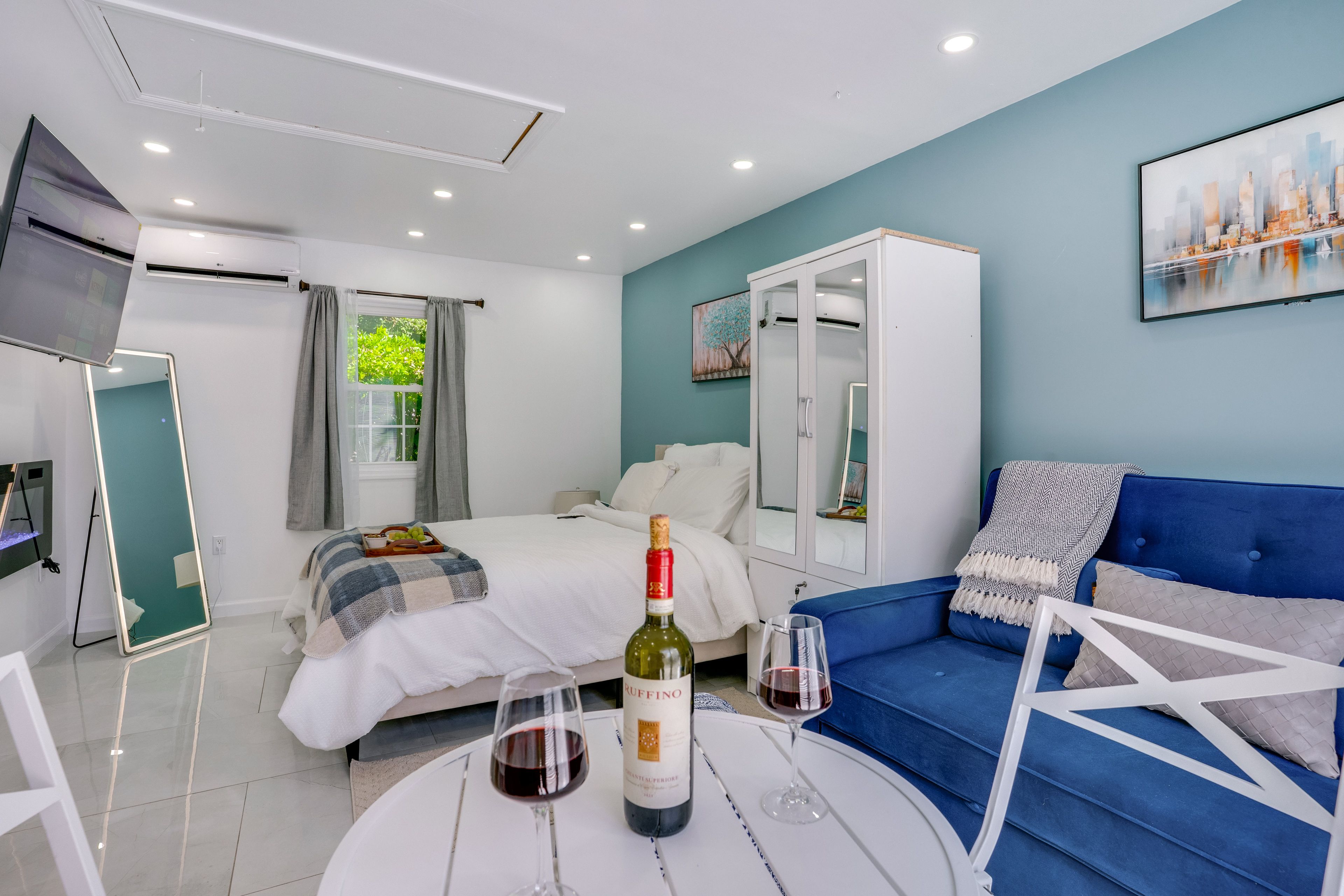 Hillside Vacation Rental | Studio | 1BA | 400 Sq Ft | Step-Free Access