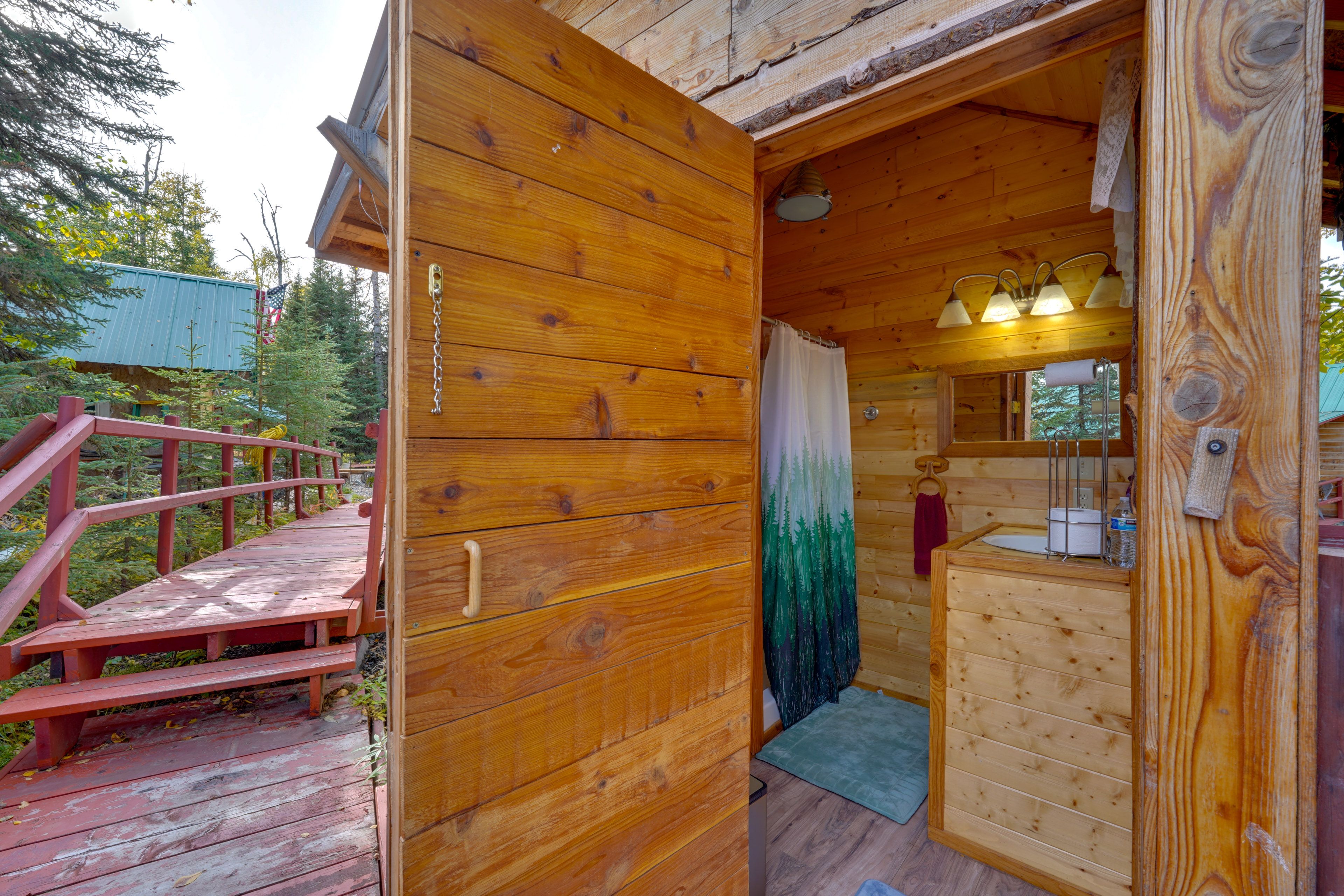 Private Full Bathroom (Exterior Access Only)