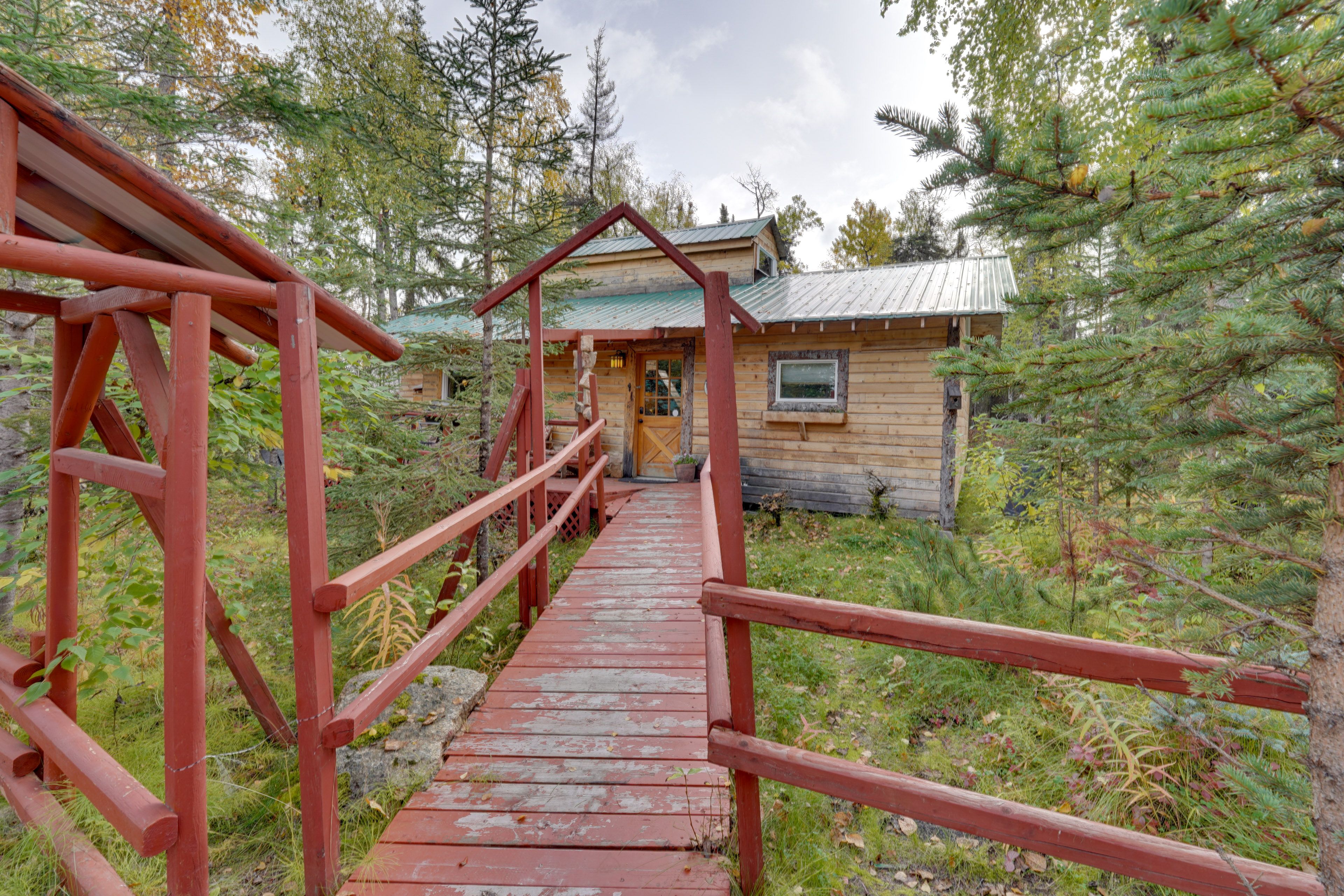 Property Exterior | Carport (1 Vehicle) | Driveway (1 Vehicle)