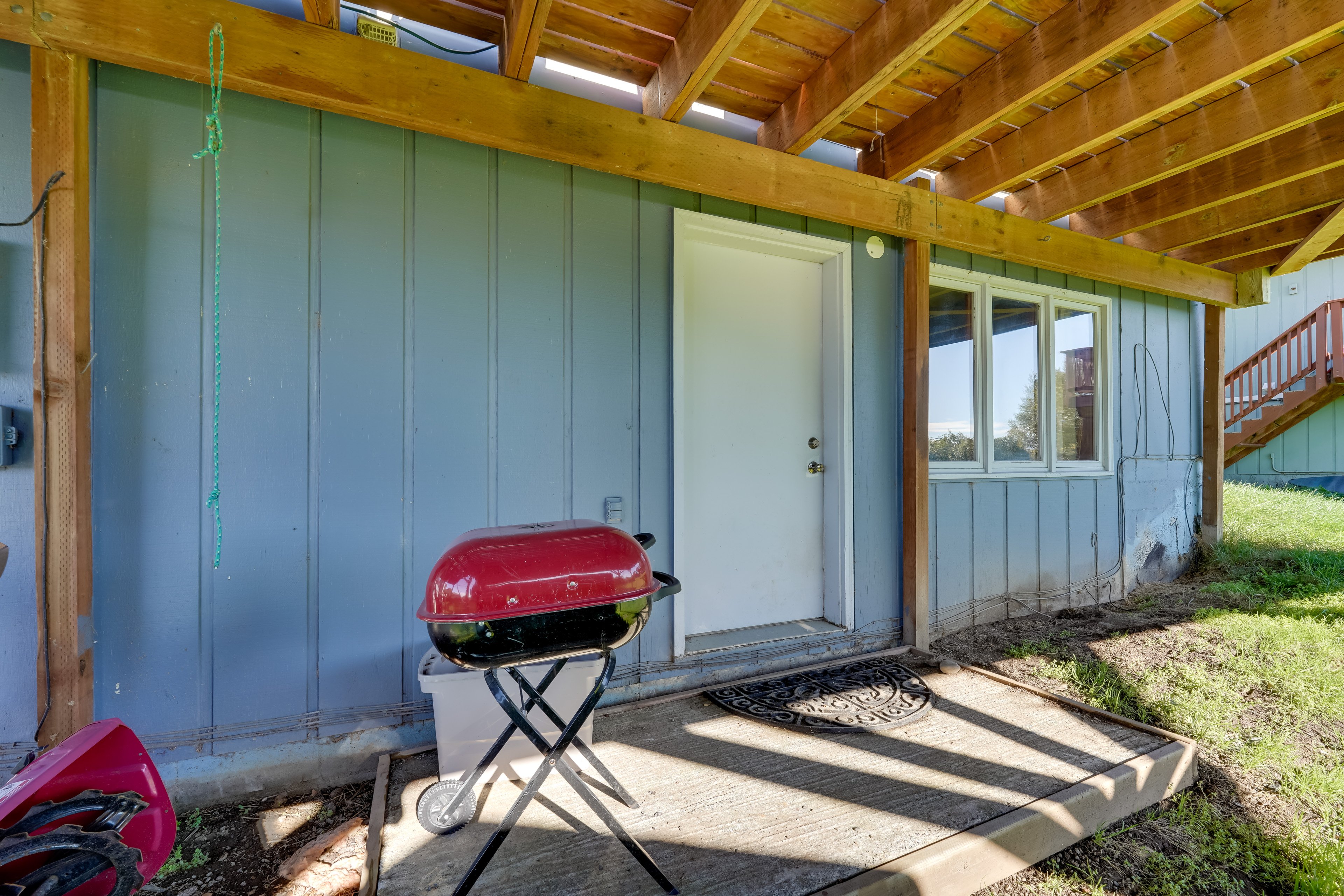 Covered Patio | Charcoal Grill