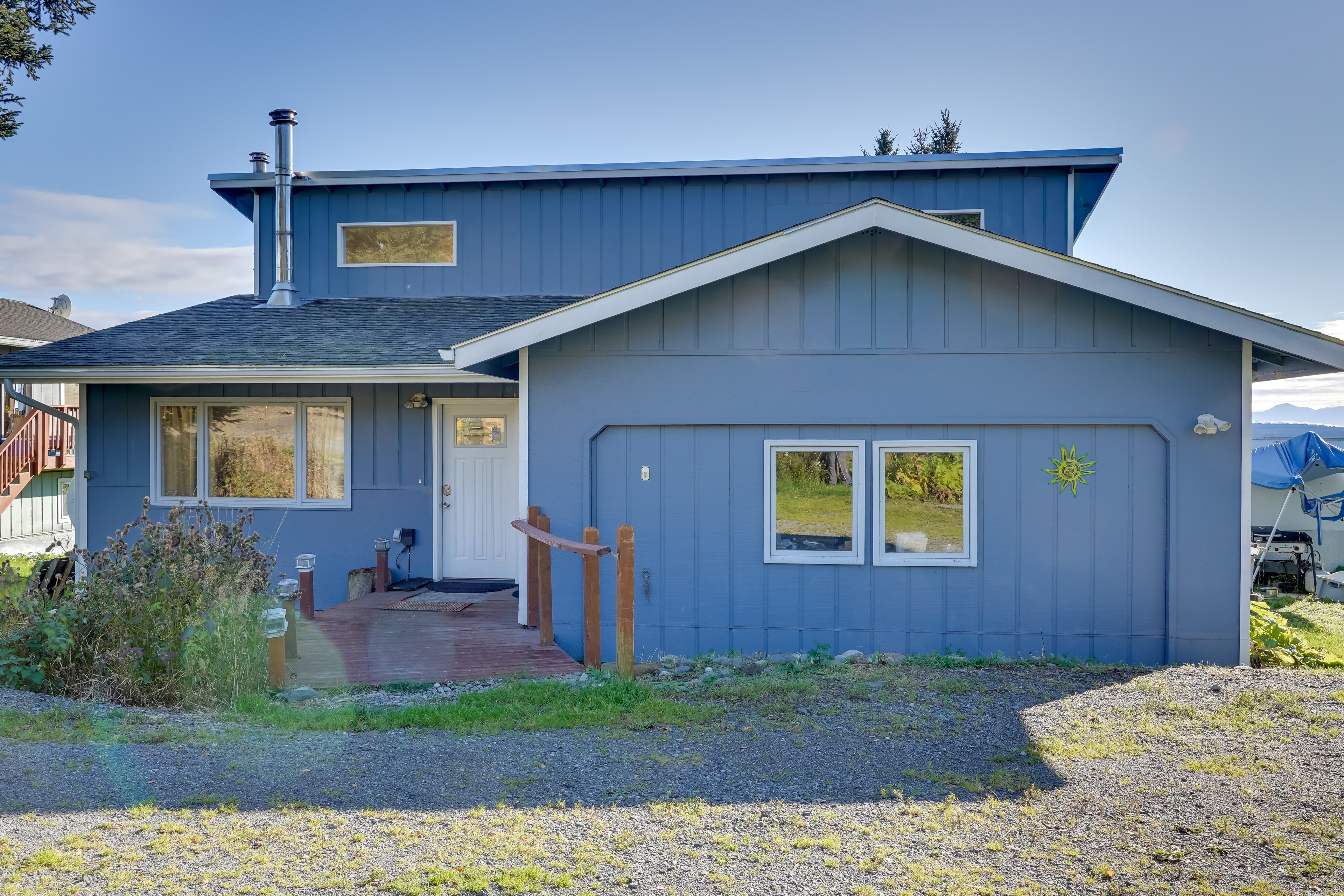 Exterior | Driveway (1 Vehicle) | Limited Street Parking