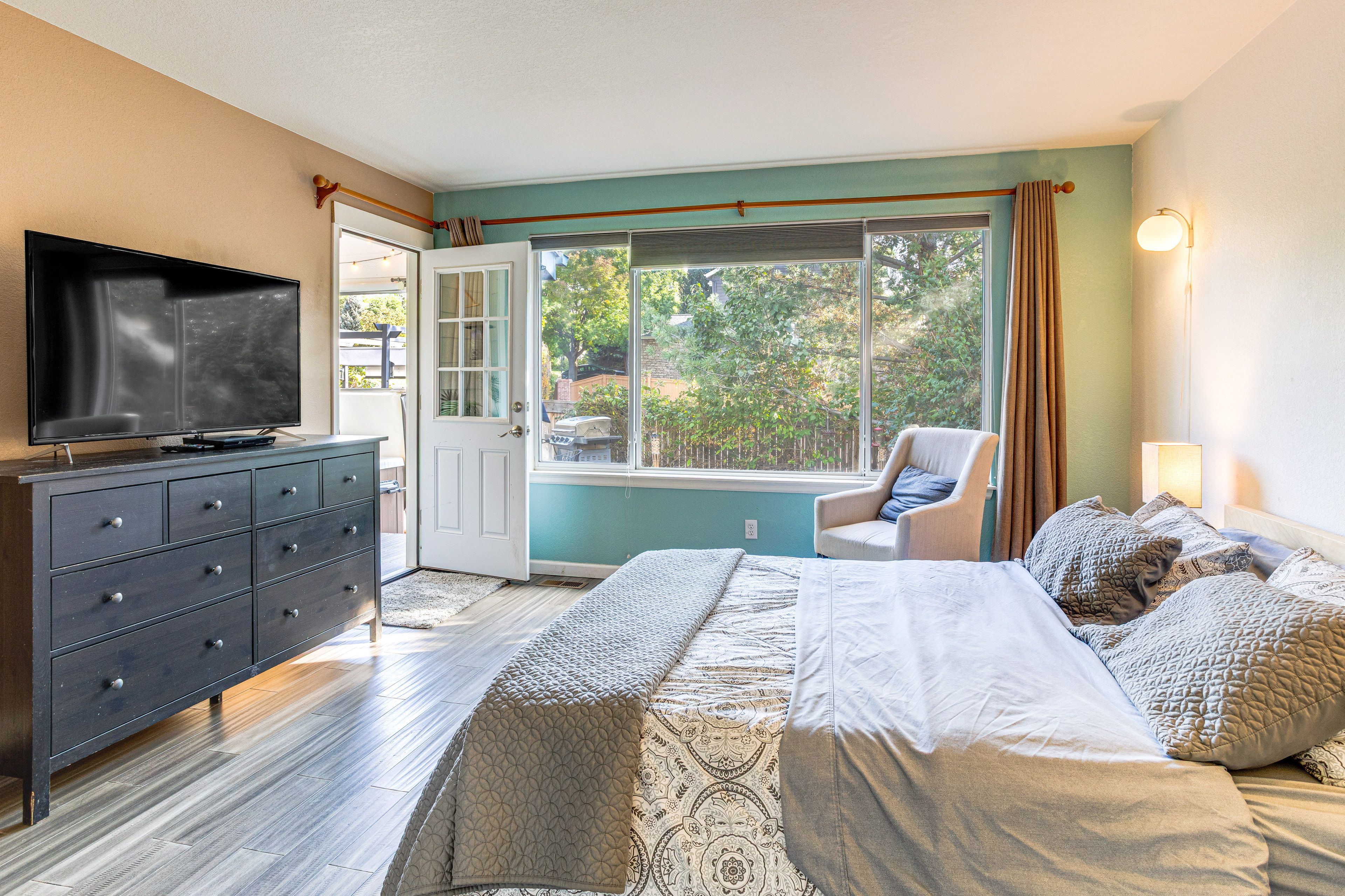 Bedroom 1 | 1st Floor | Queen Bed