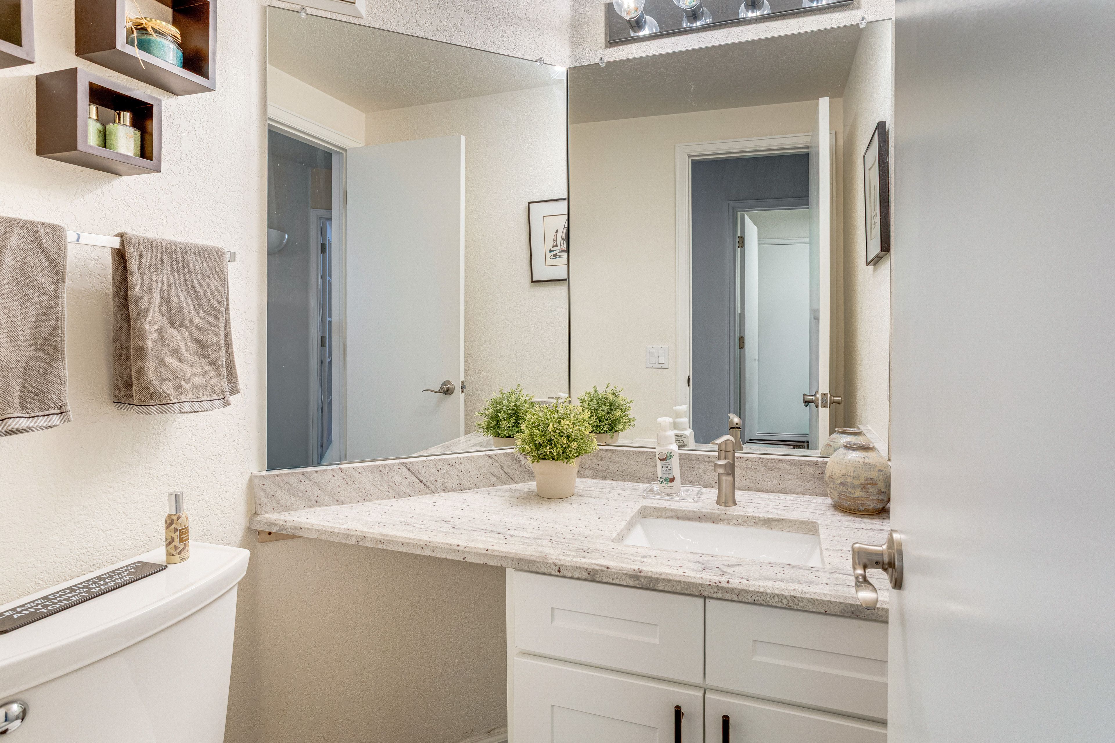 Half Bathroom | 1st Floor