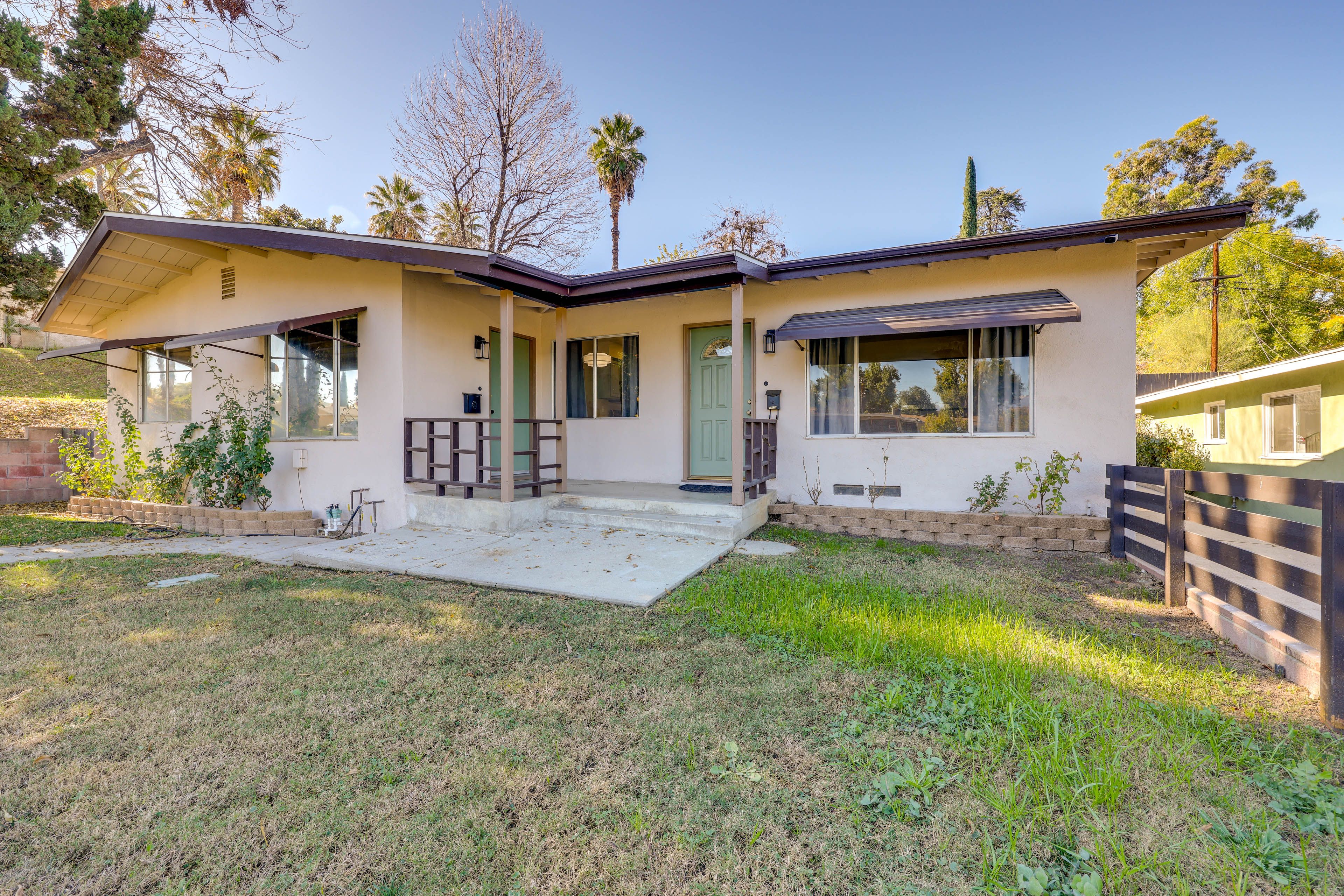 Property Exterior | Free Street Parking