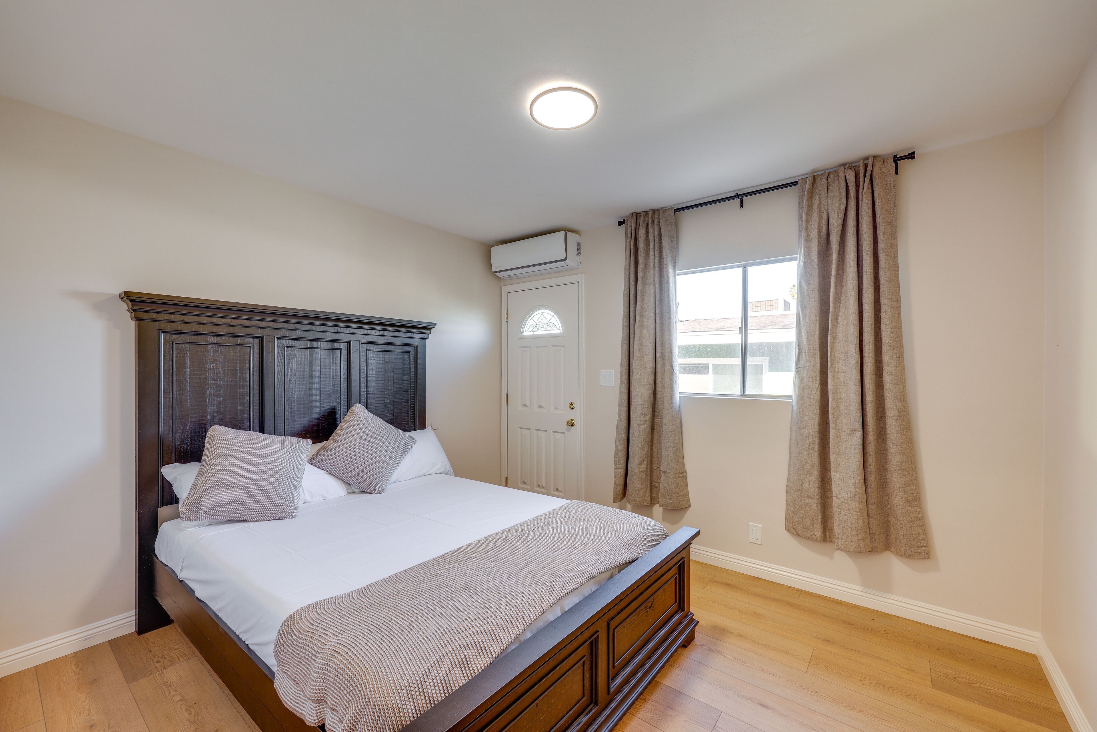 Bedroom 1 | King Bed