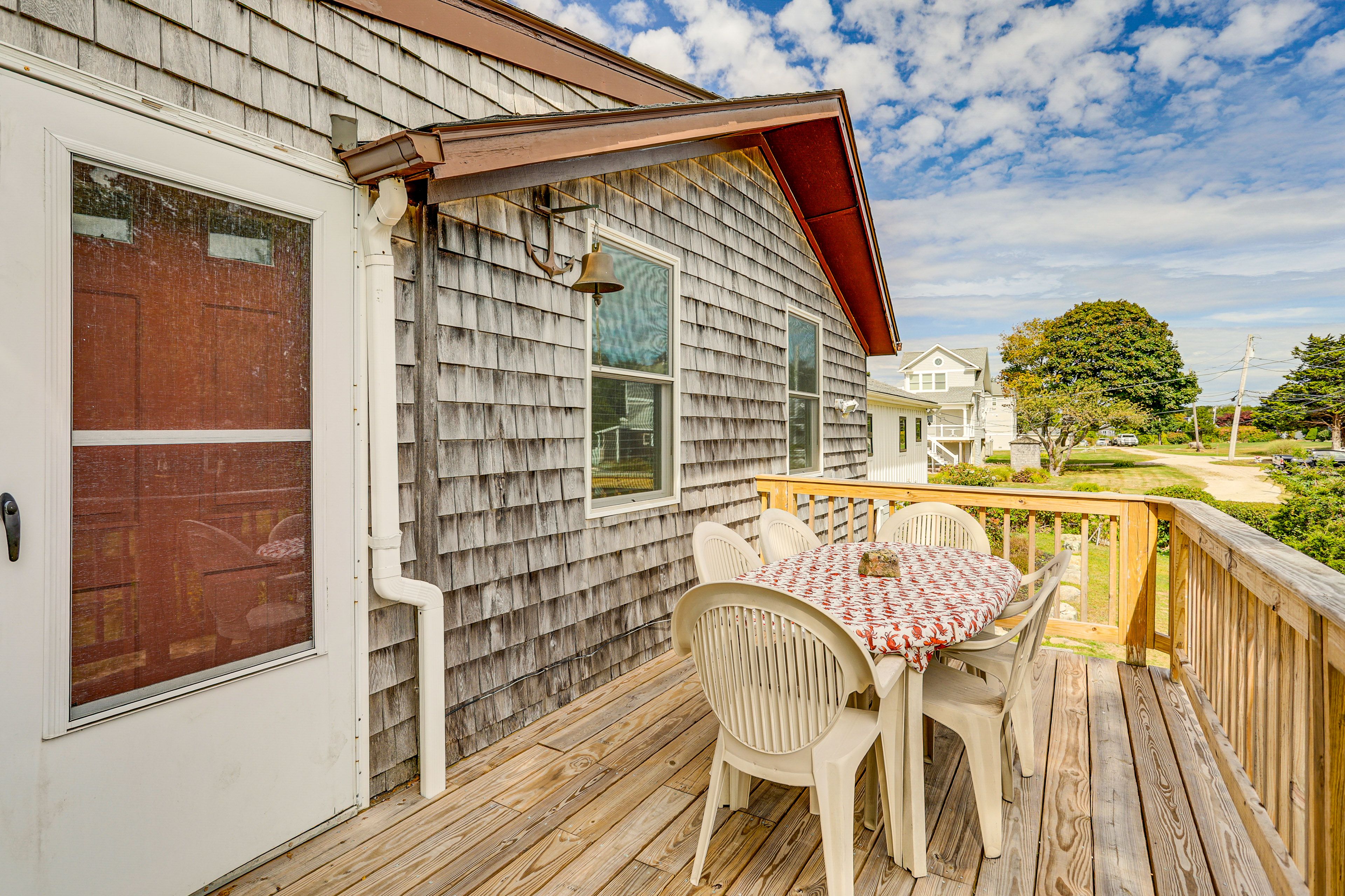 Front Deck | Outdoor Dining | Gas Grill