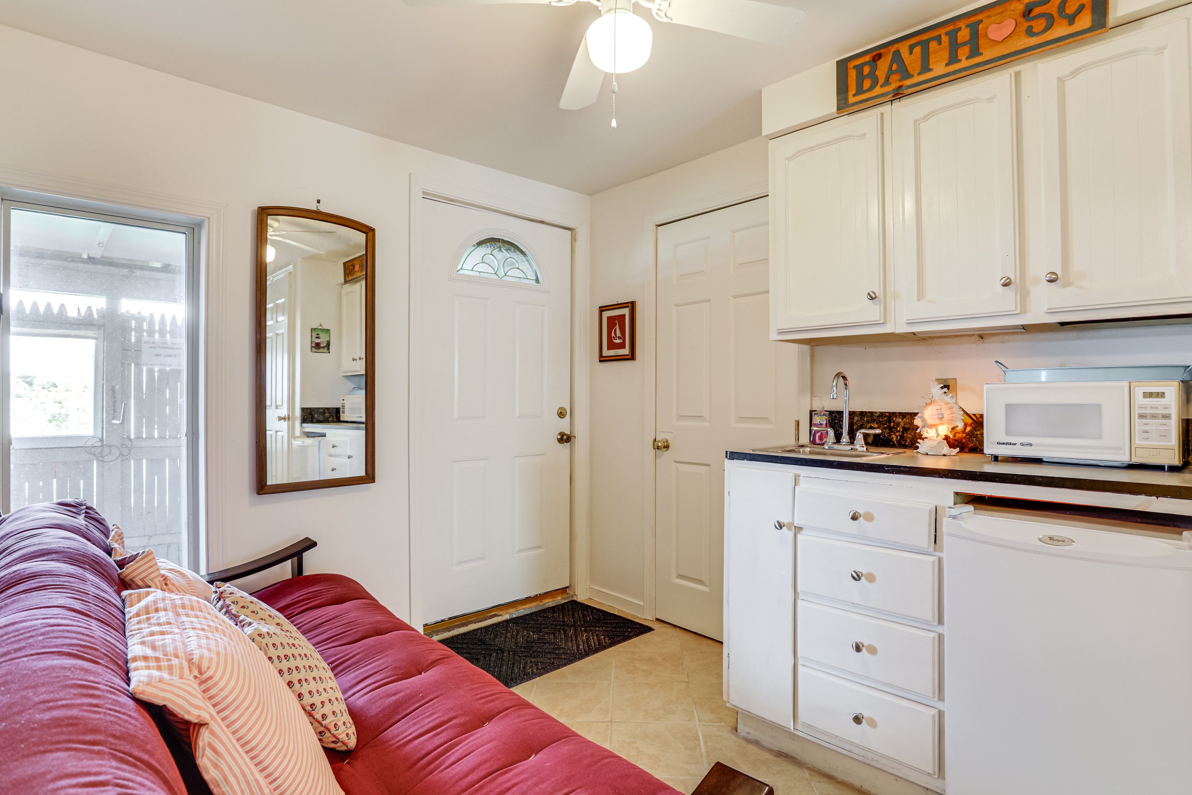 Den | 1st Floor | Bonus Kitchenette