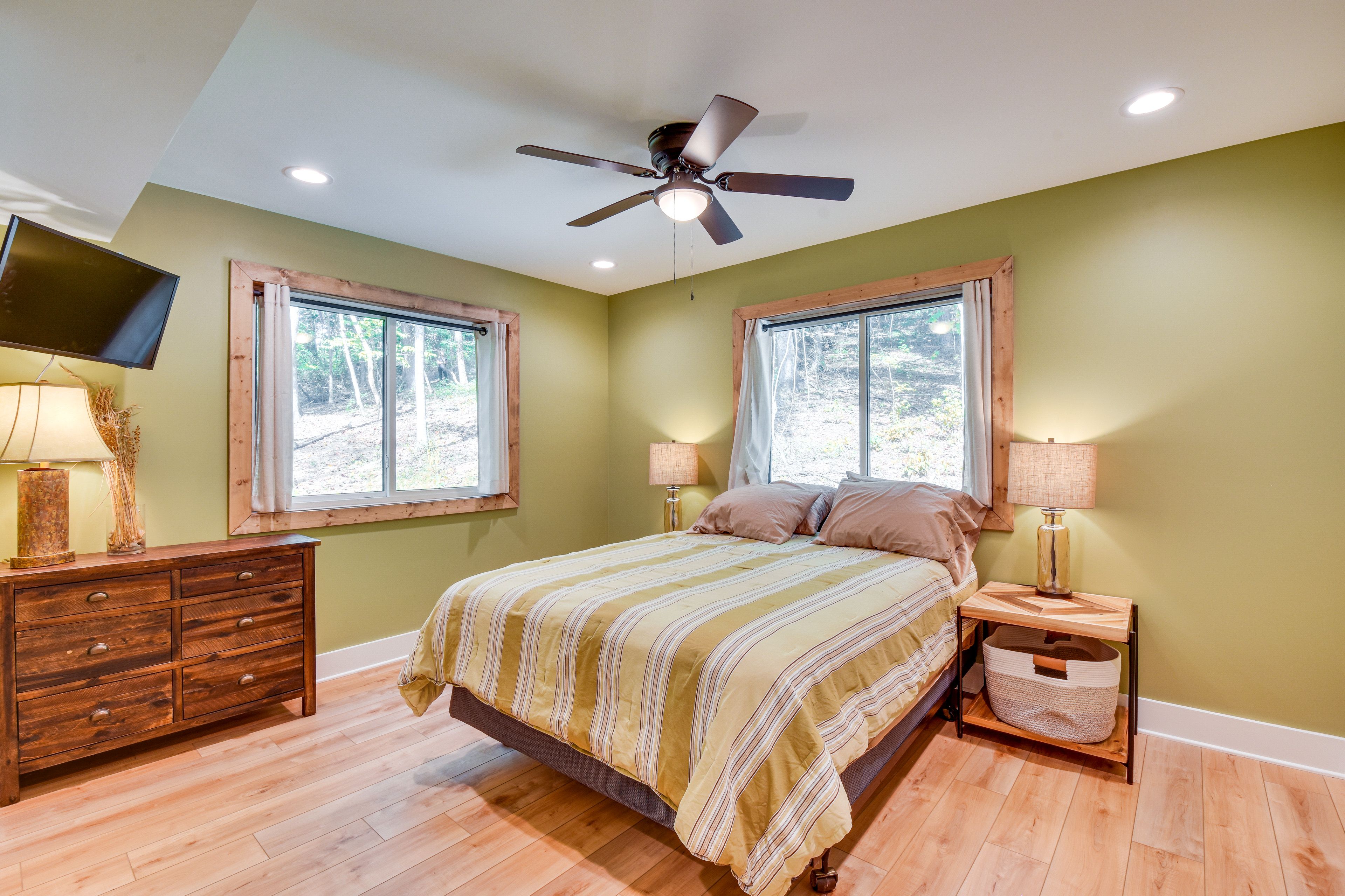 Bedroom 1 | 1st Floor | Queen Bed | Linens Provided | En-Suite Bathroom