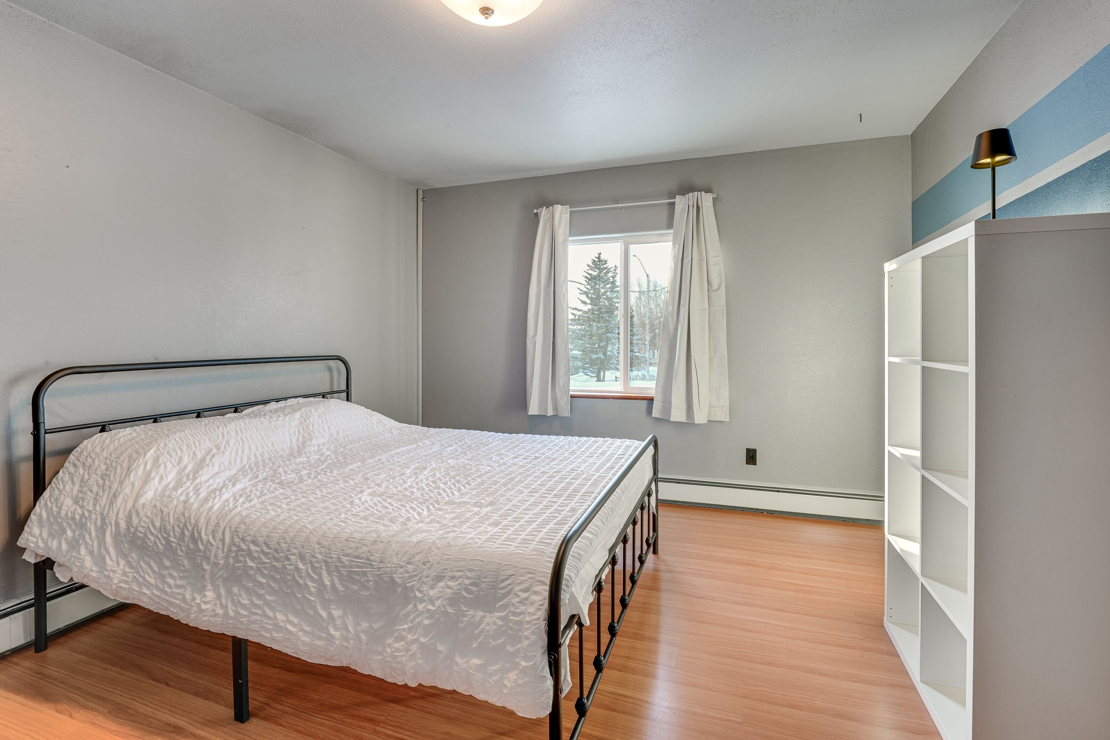 Bedroom 2 | Queen Bed