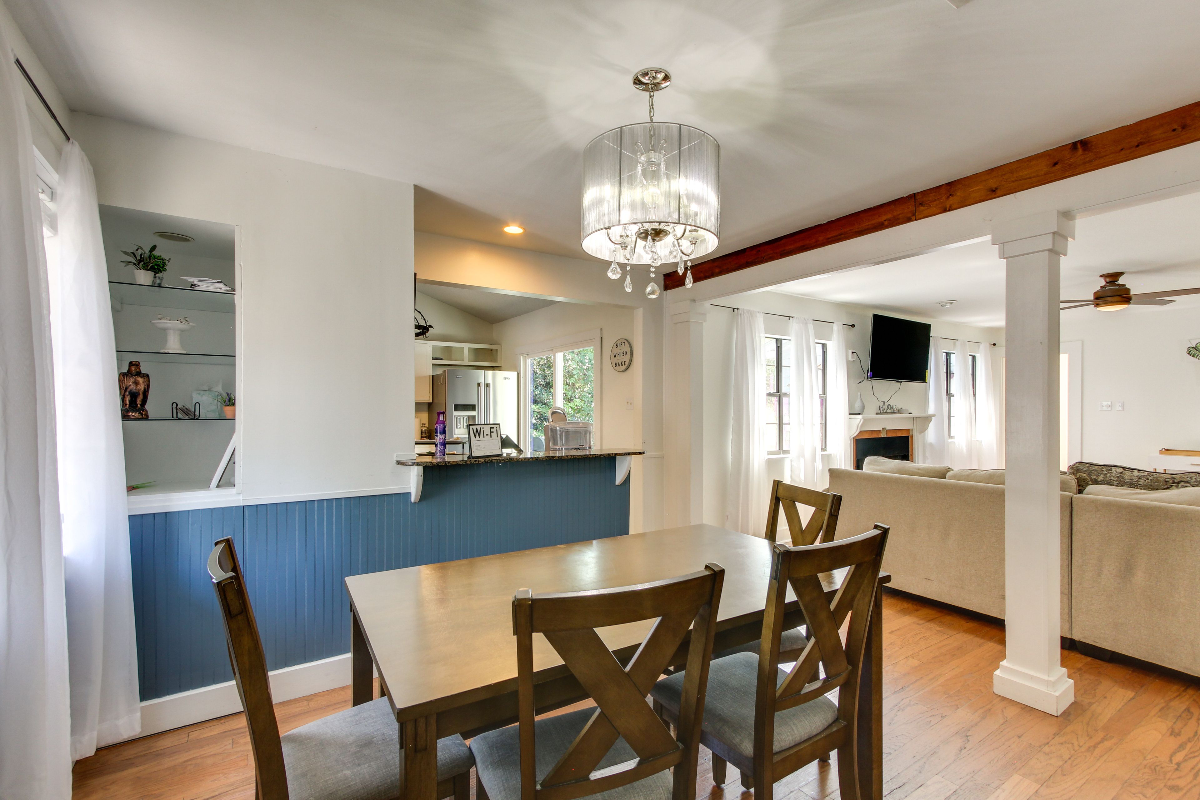 Dining Room | Dishware/Flatware Provided