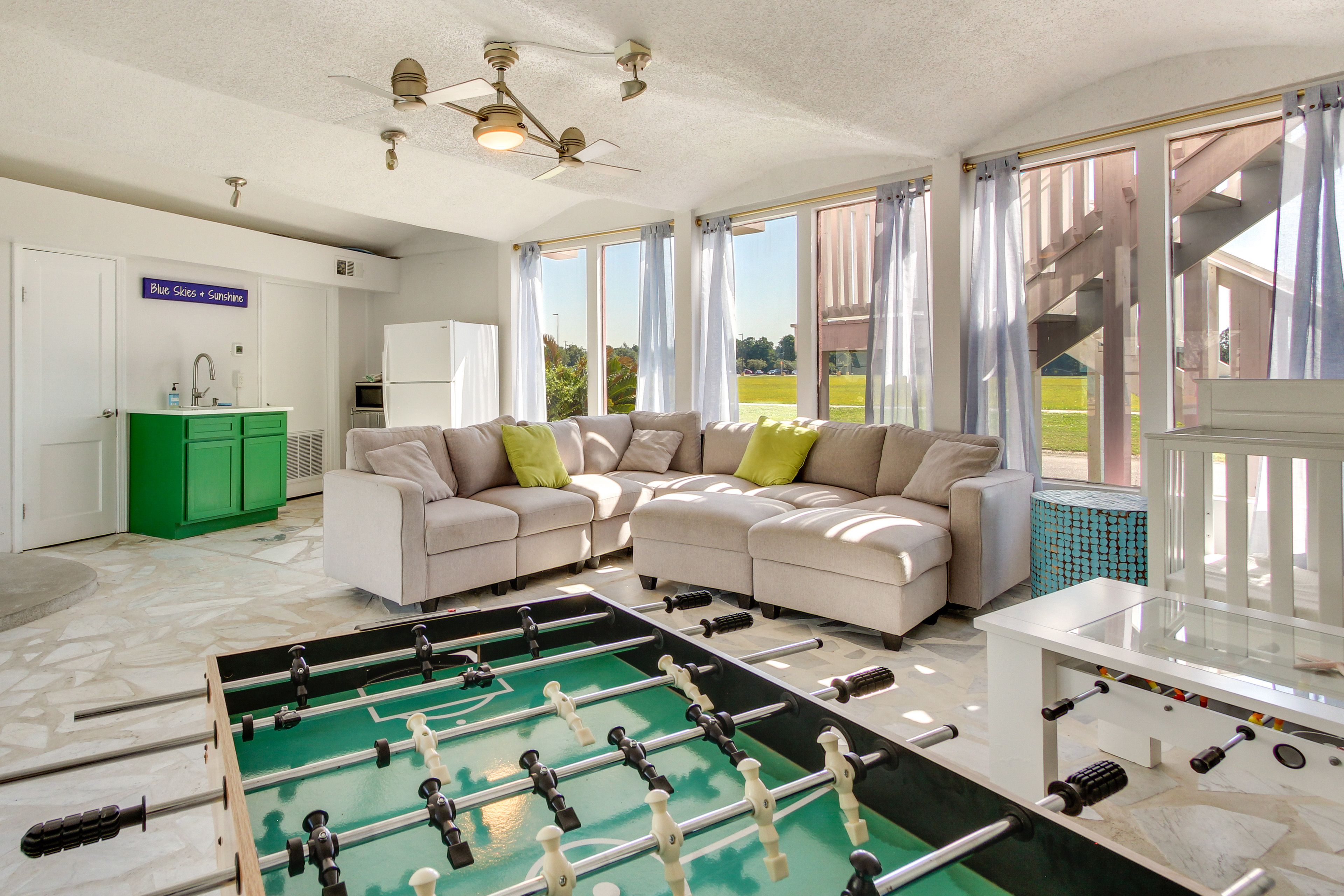 Family Room | Reversible Air Hockey/Foosball Table | Smart TV | Kitchenette