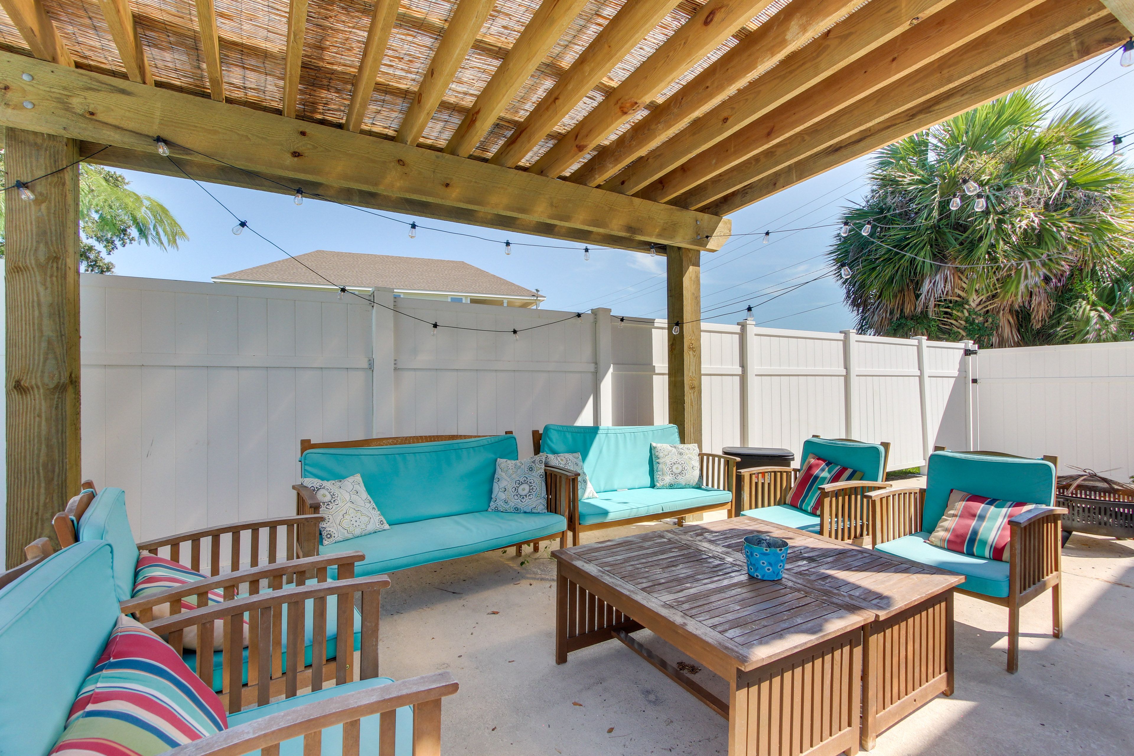 Pergola | Lounge Seating | Fire Pit | Fenced Backyard