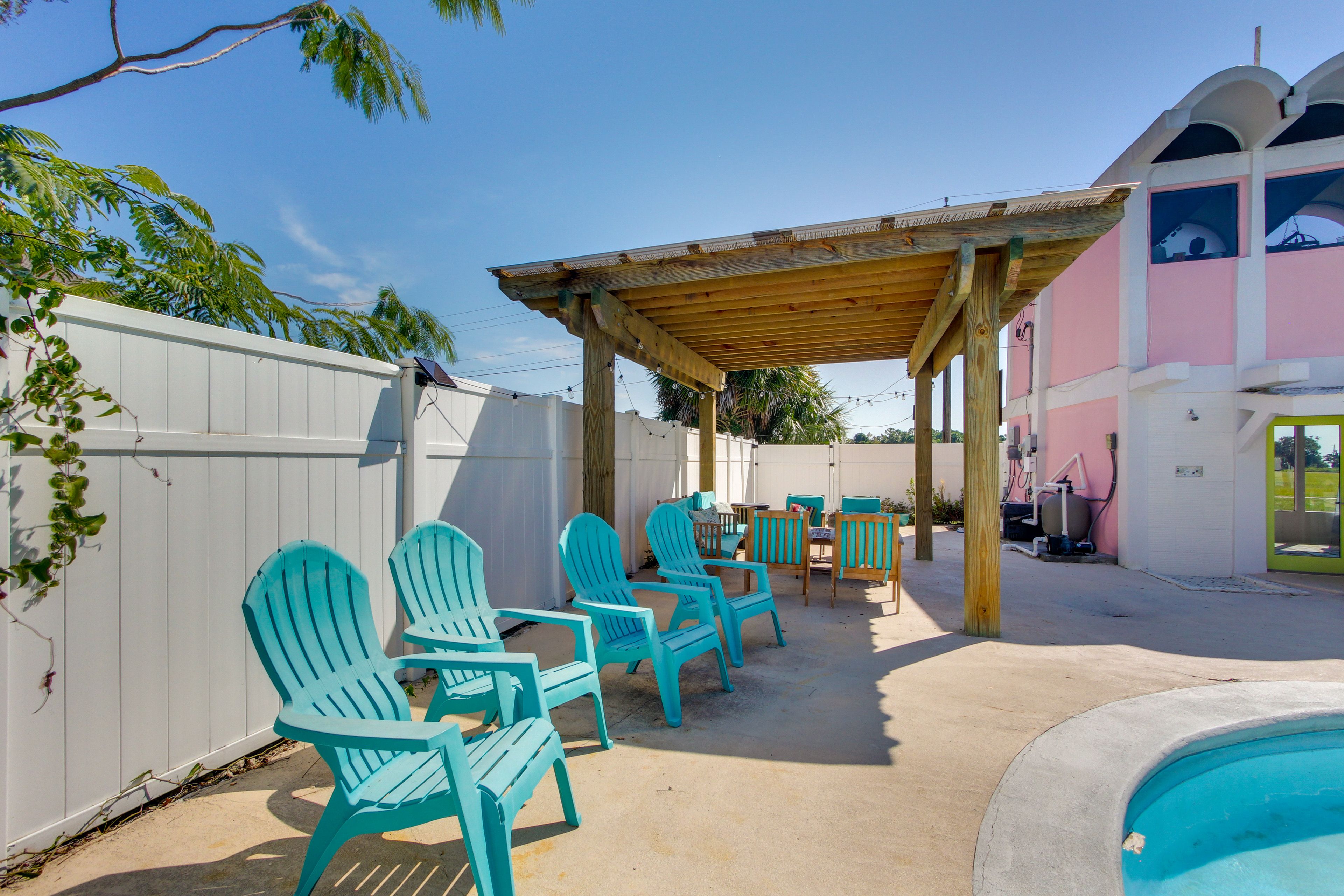 Pergola | Lounge Seating