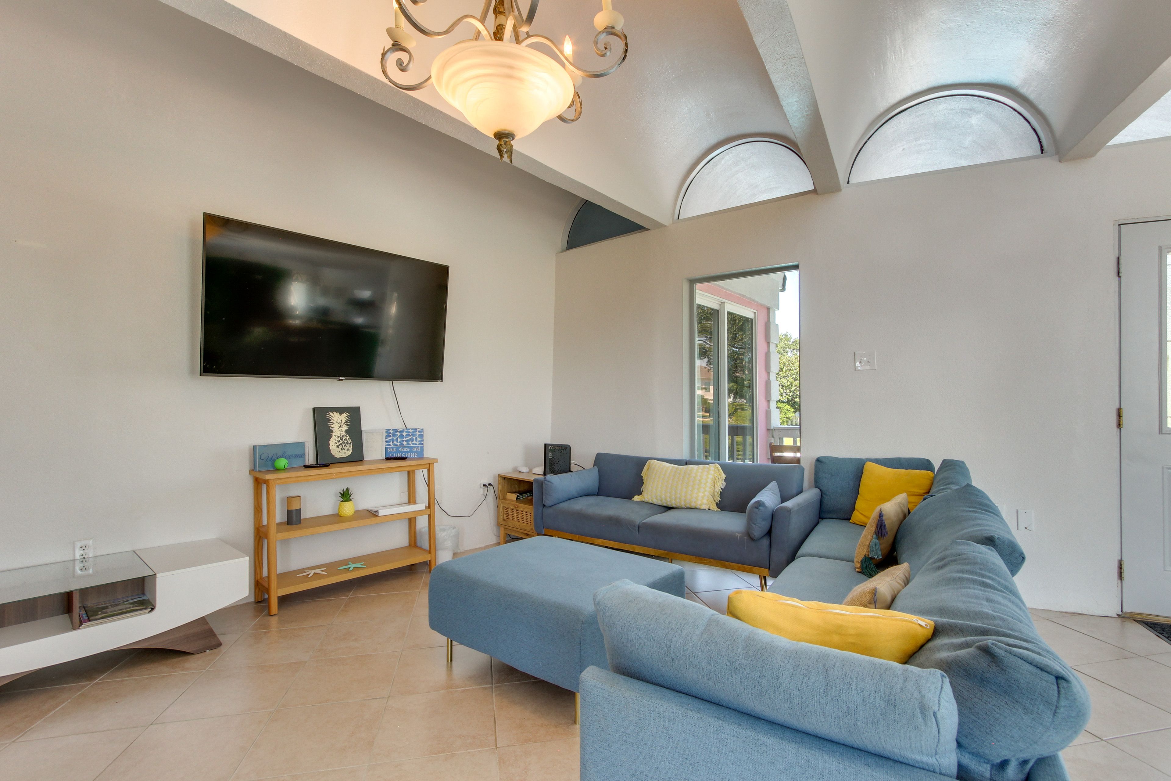 Living Room | 2nd Floor