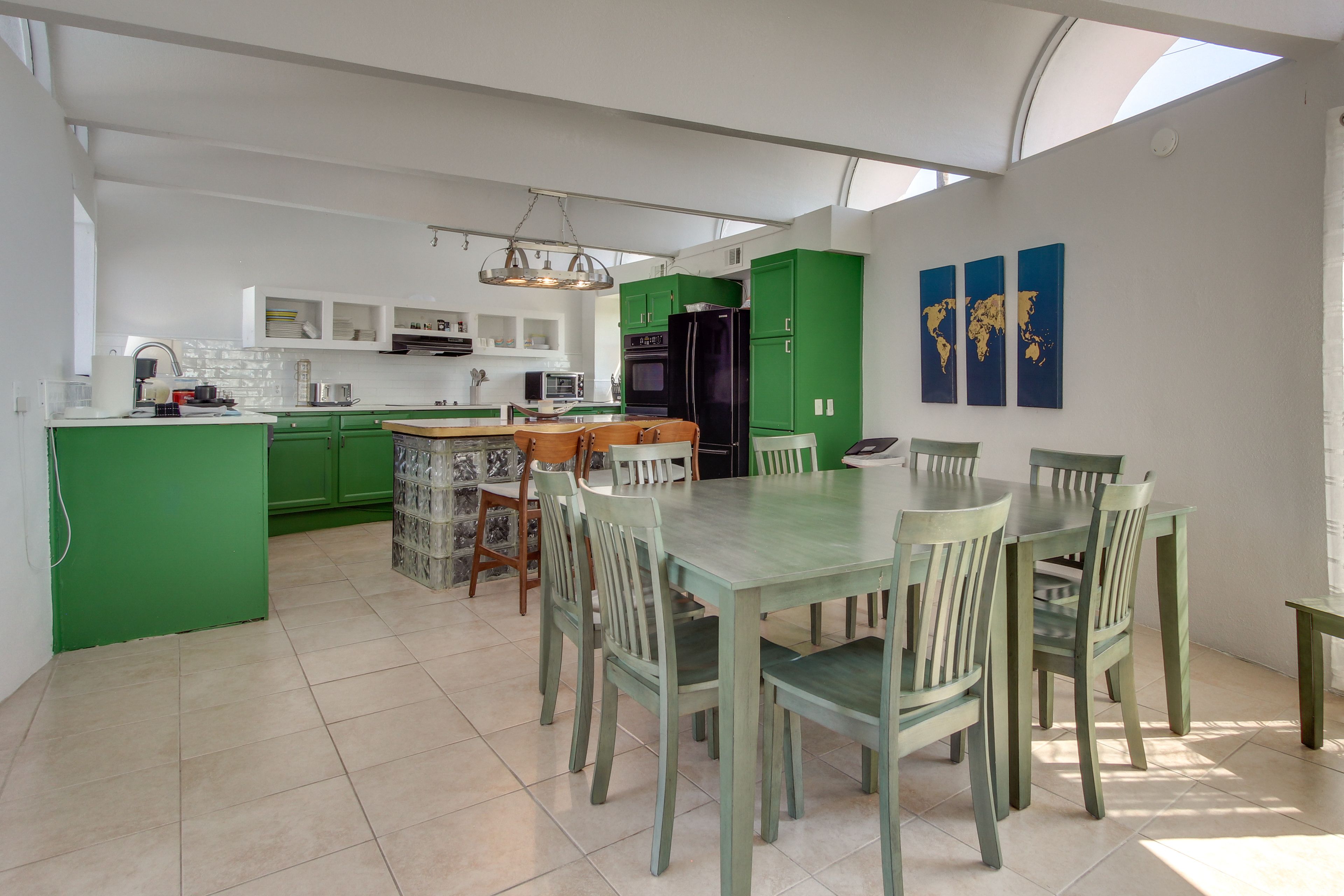 Dining Area | Dishware/Flatware Provided | 2nd Floor